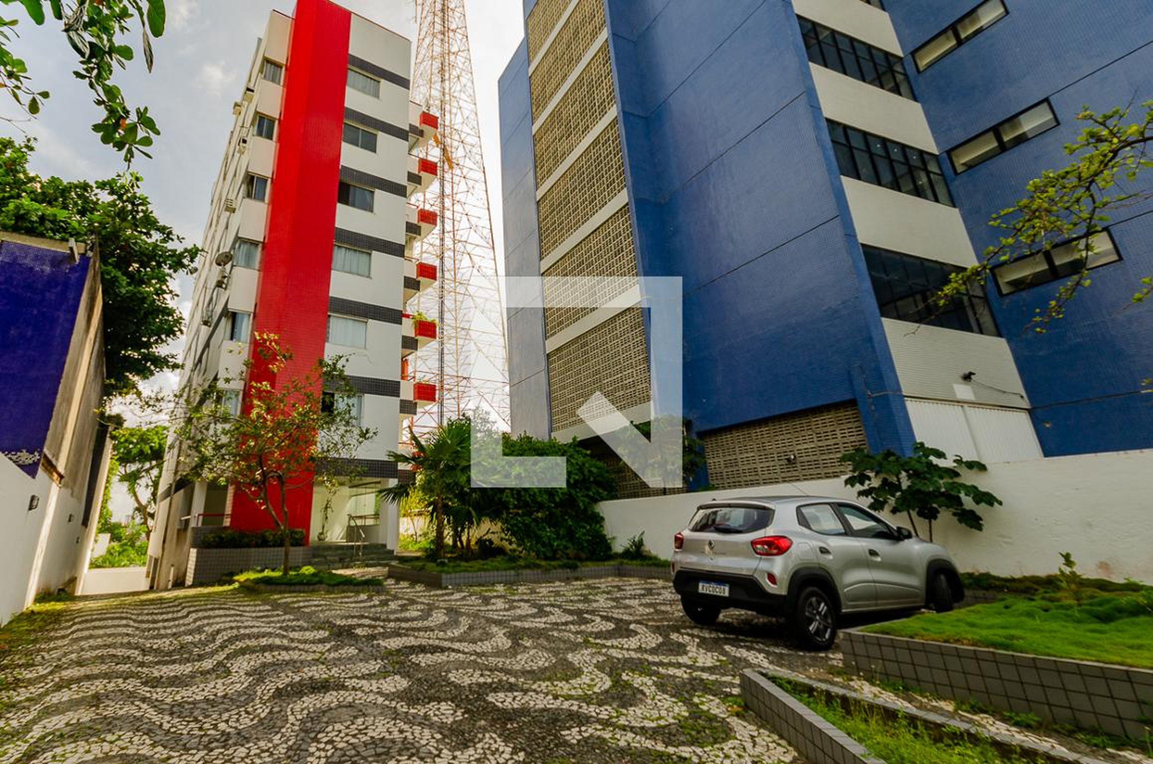 Fachada do Condomínio Edifício Larissa