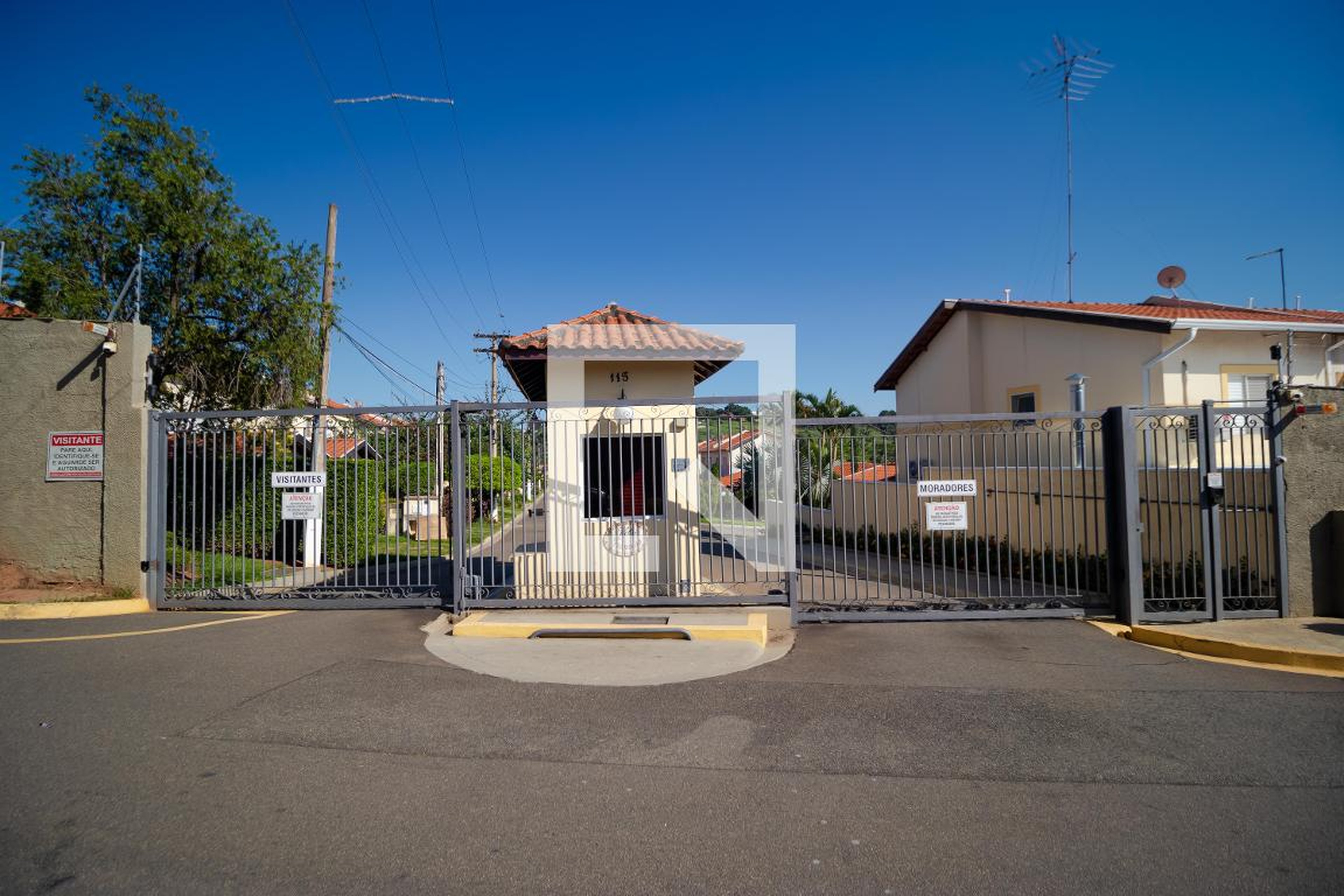 Fachada do Condomínio Residencial Vila Francesa