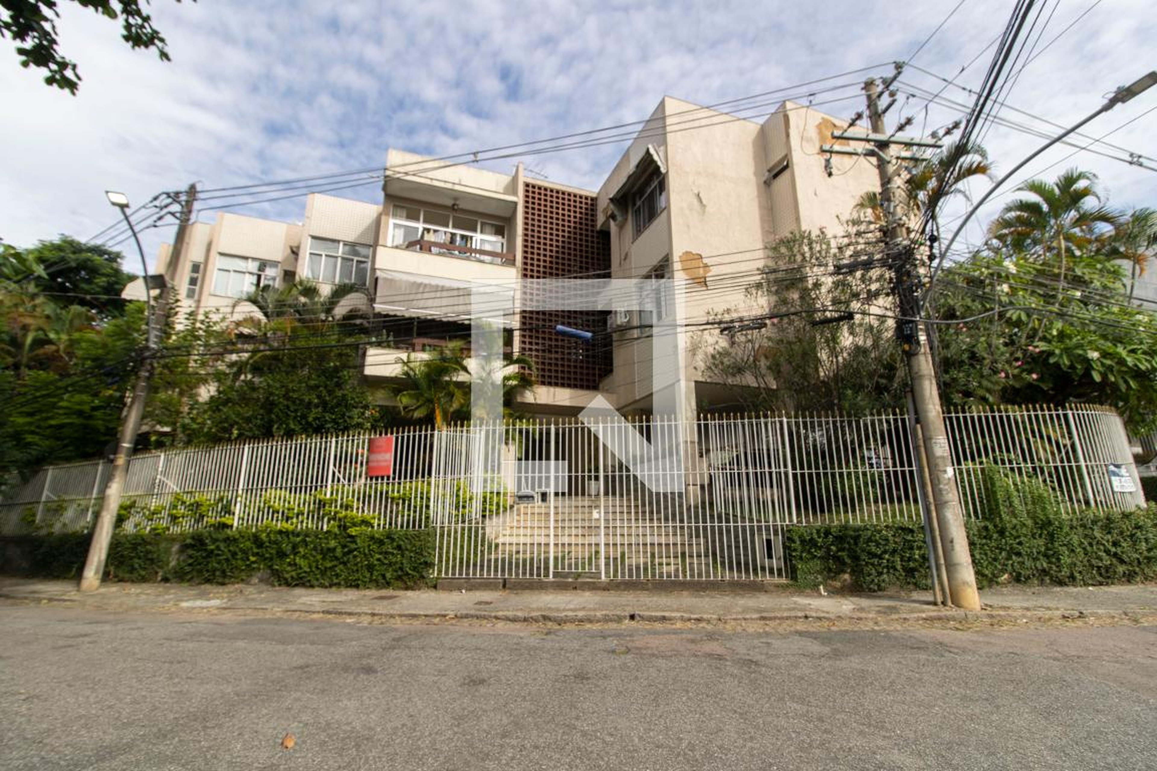 Fachada Condomínio em Rua Gáspar Magalhães, 221