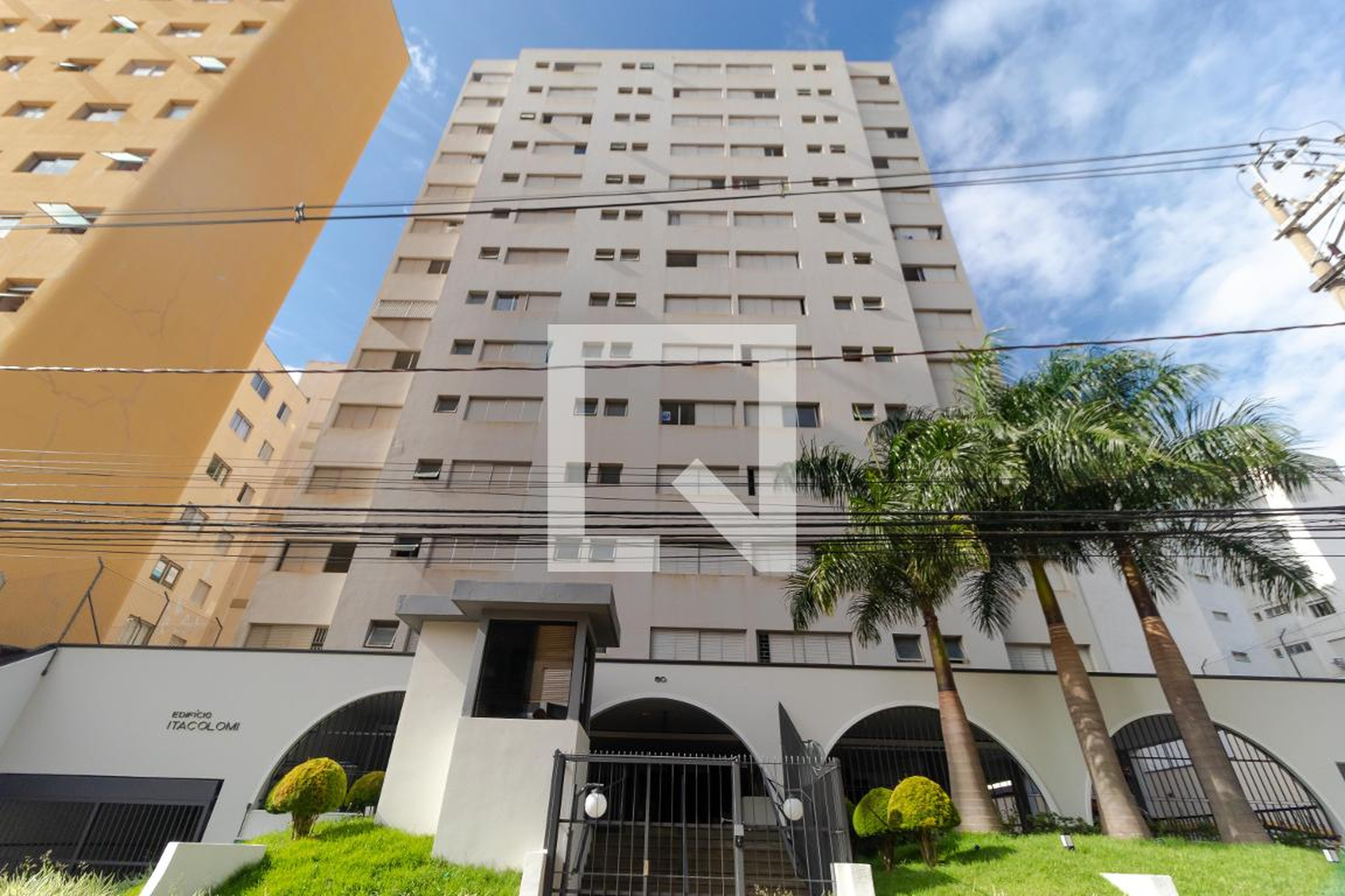 Fachada Condomínio em Rua Quatorze de Dezembro, 80