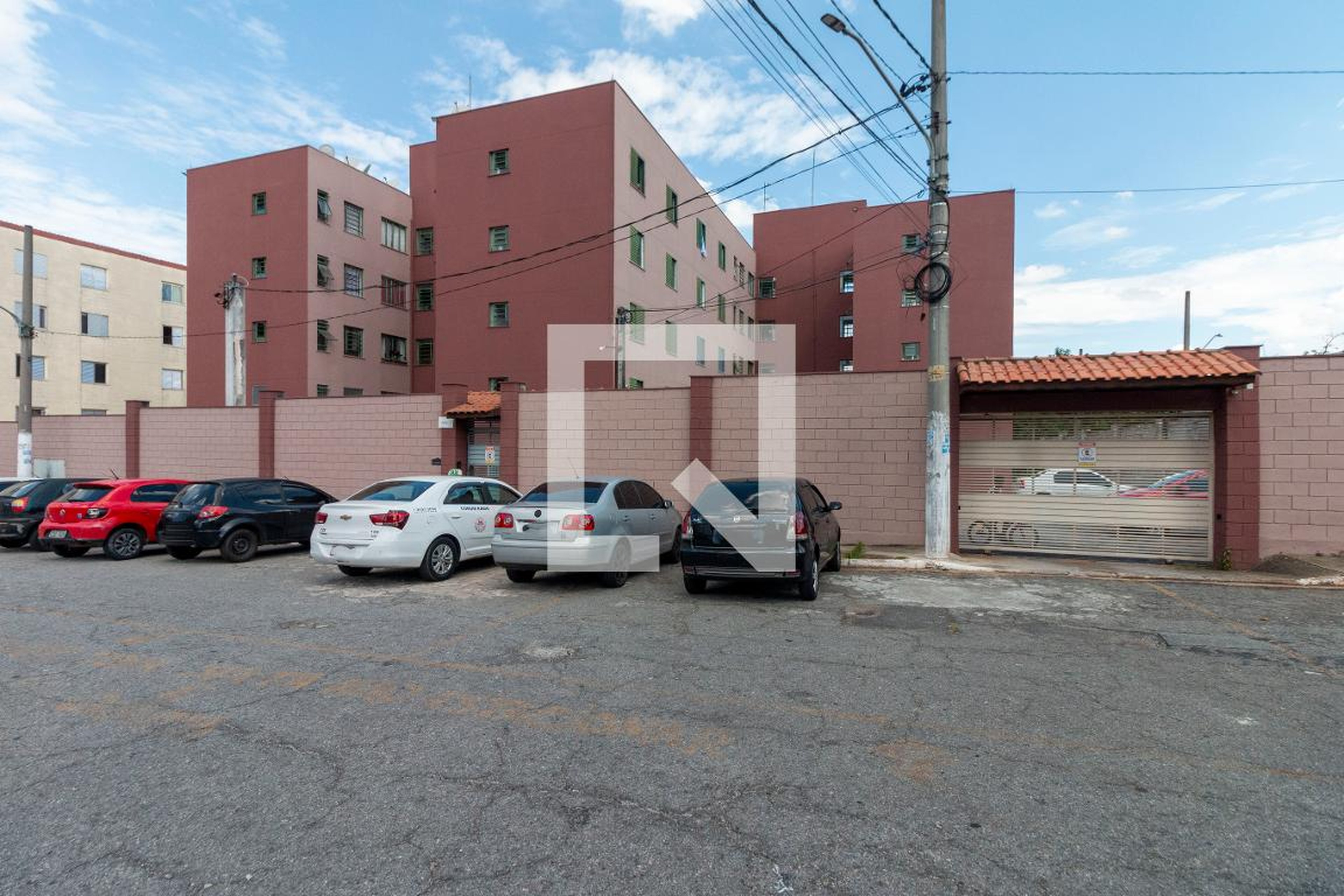 Fachada Condomínio em Rua Emília Brasão, 108