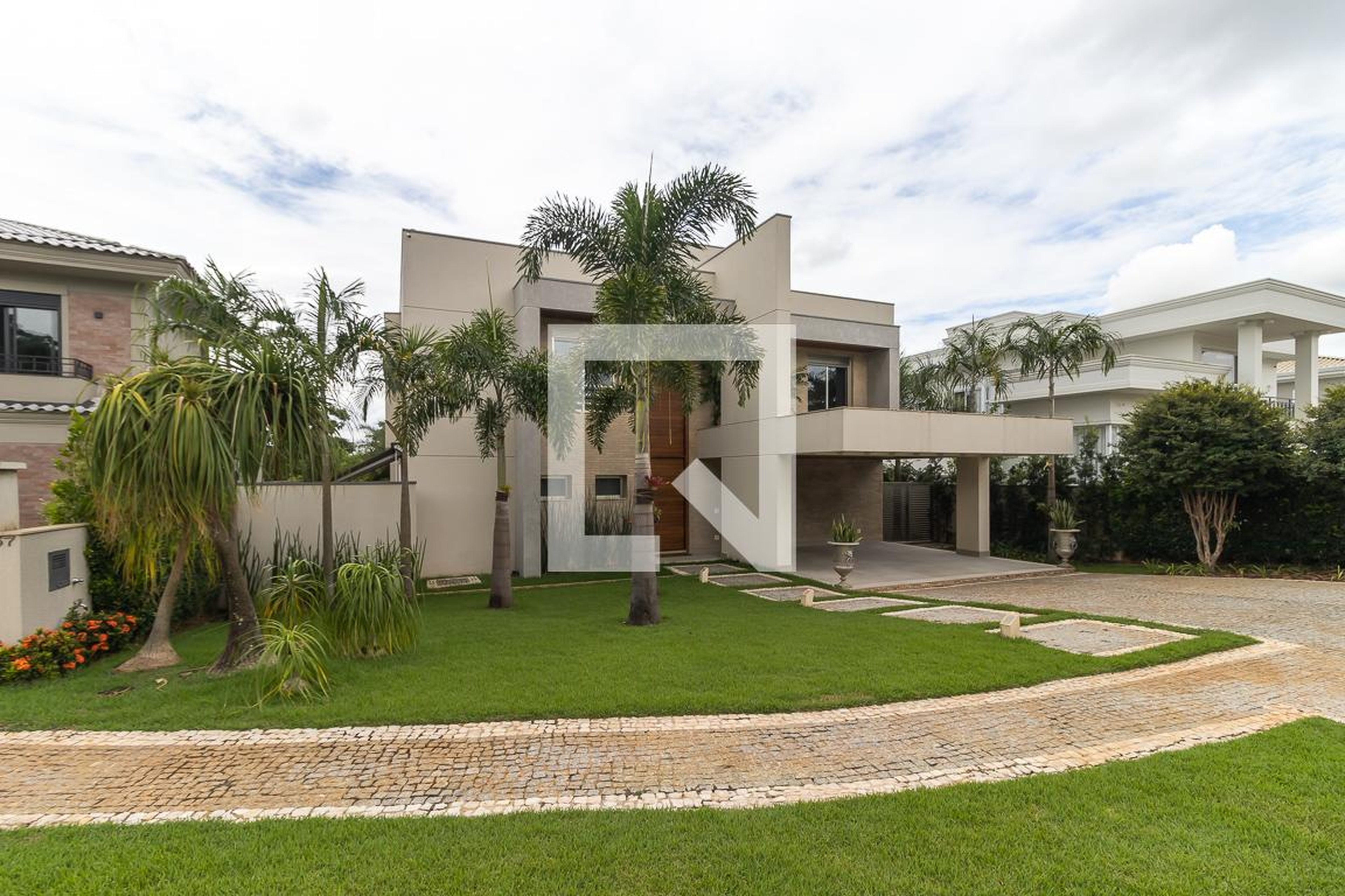 Fachada Condomínio em Rua José Decourt Homem de Mello, 37