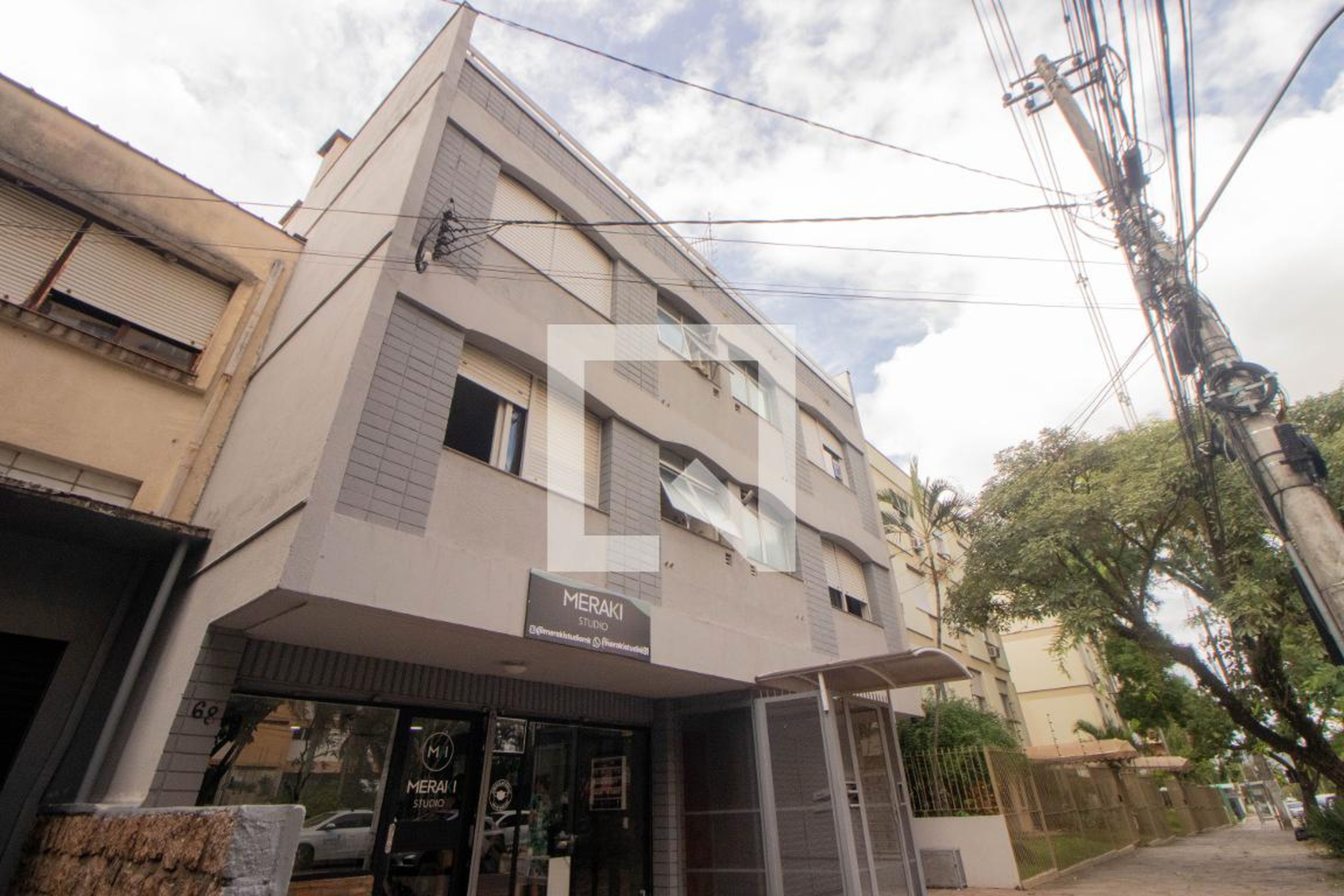 Fachada Condomínio em Rua Professor Cristiano Fischer, 7