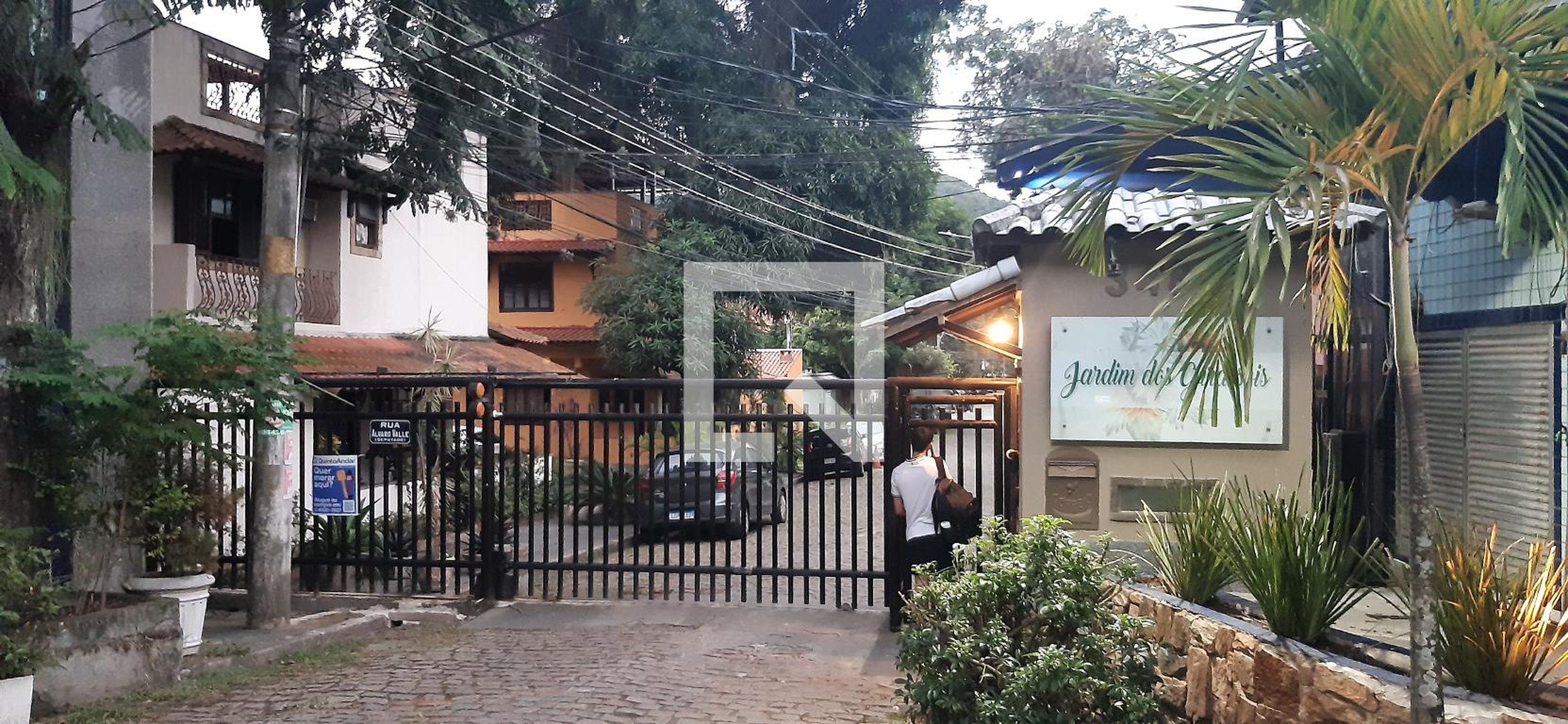 Fachada Condomínio em Rua Deputado Álvaro Valle, 84