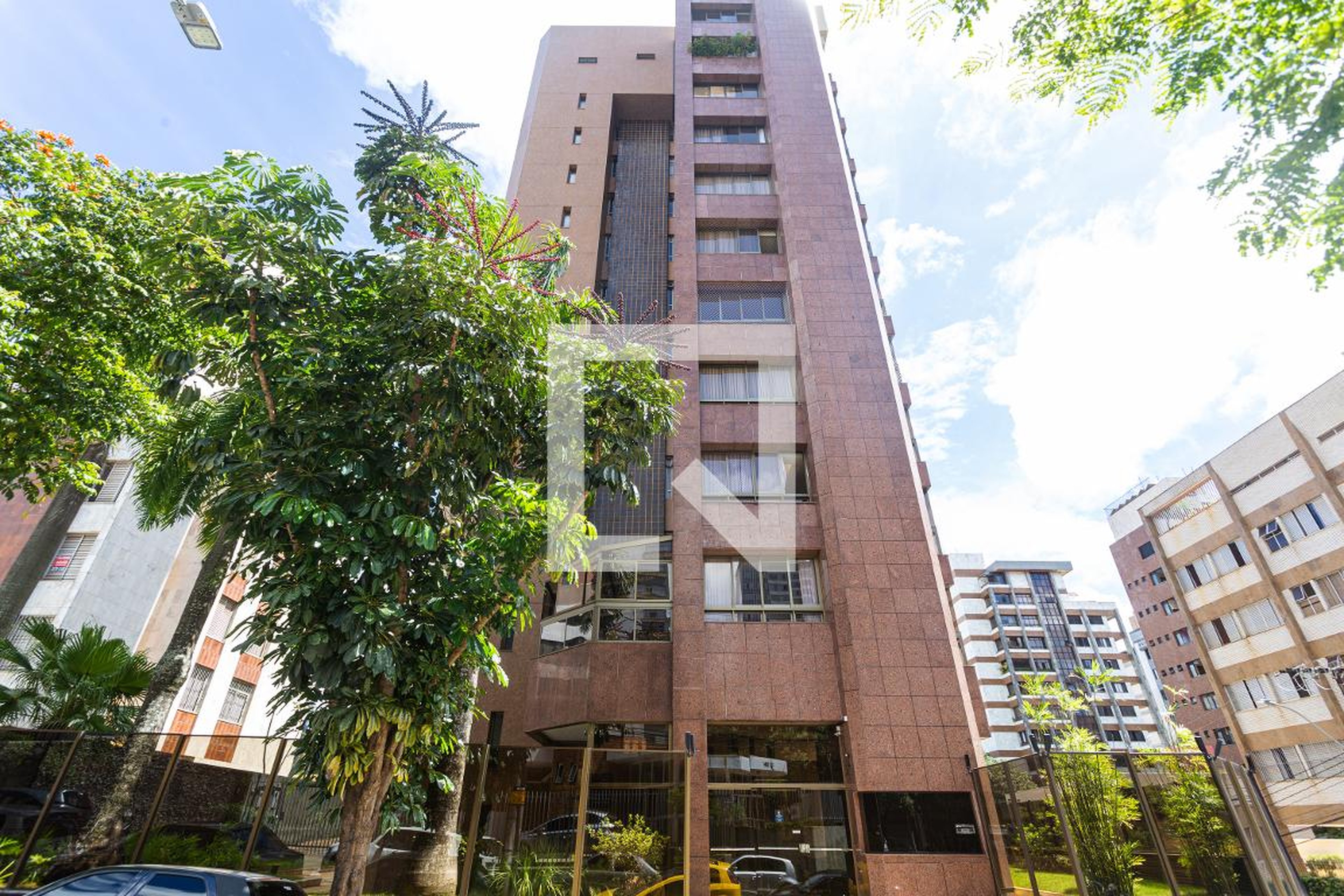 Fachada Condomínio em Rua Bambuí, 200