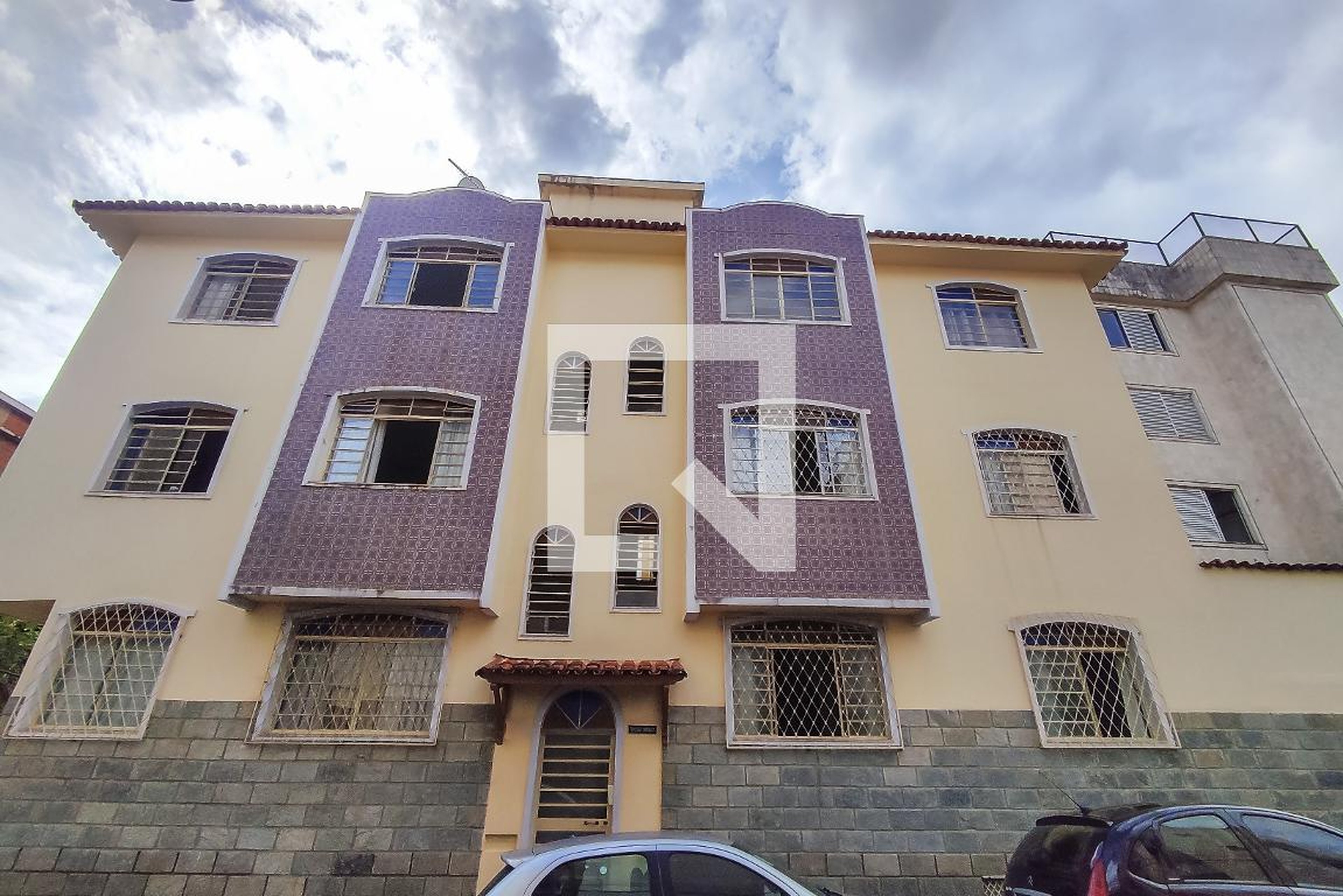 Fachada Condomínio em Rua Caratinga, 208