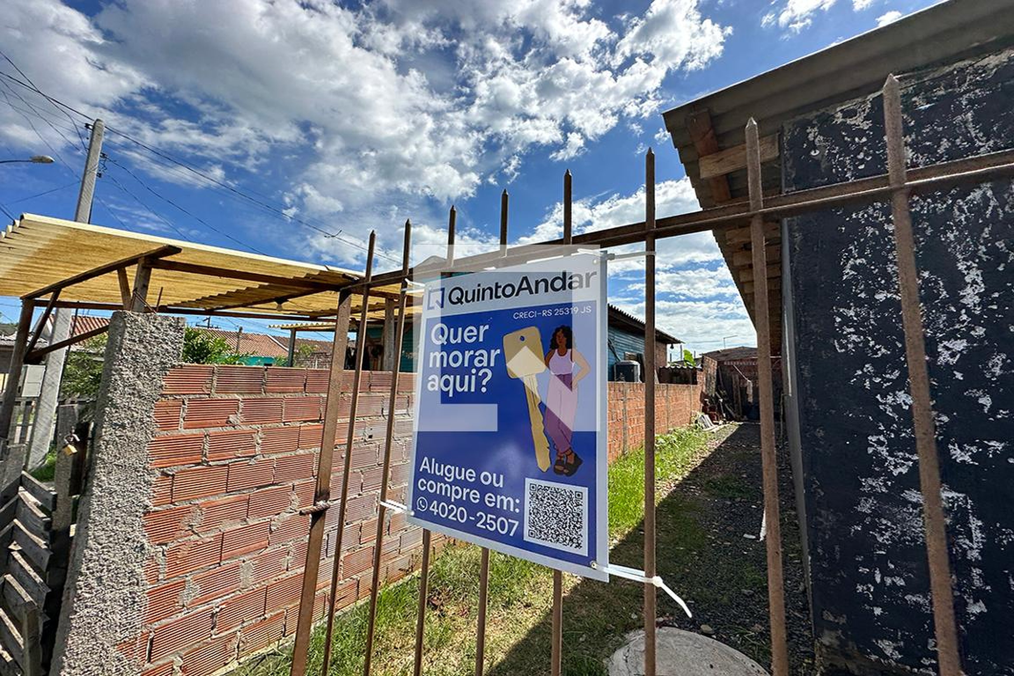 Fachada Condomínio em Rua Ida Schuch, 1149