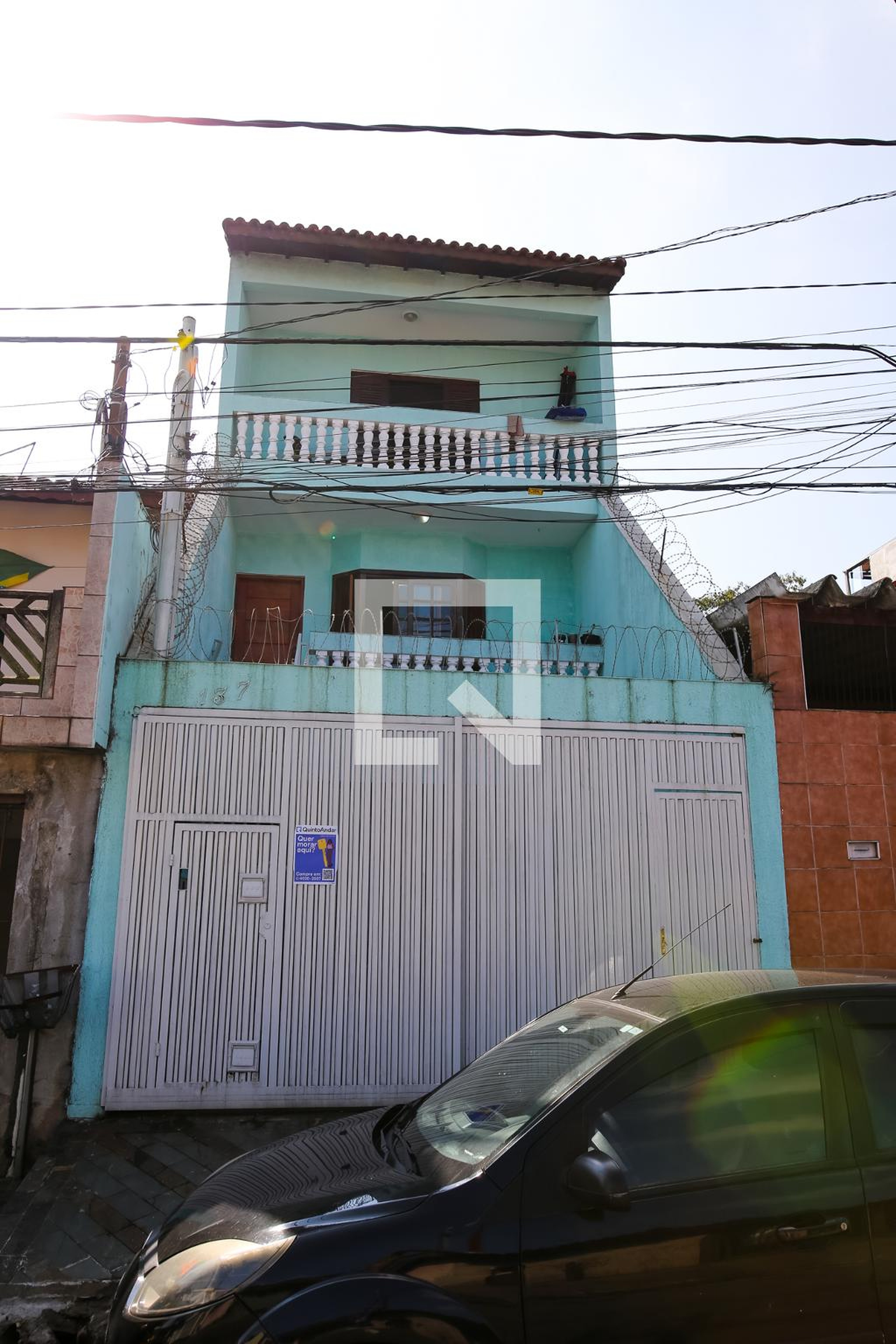 Fachada Condomínio em Rua Avinhao, 137