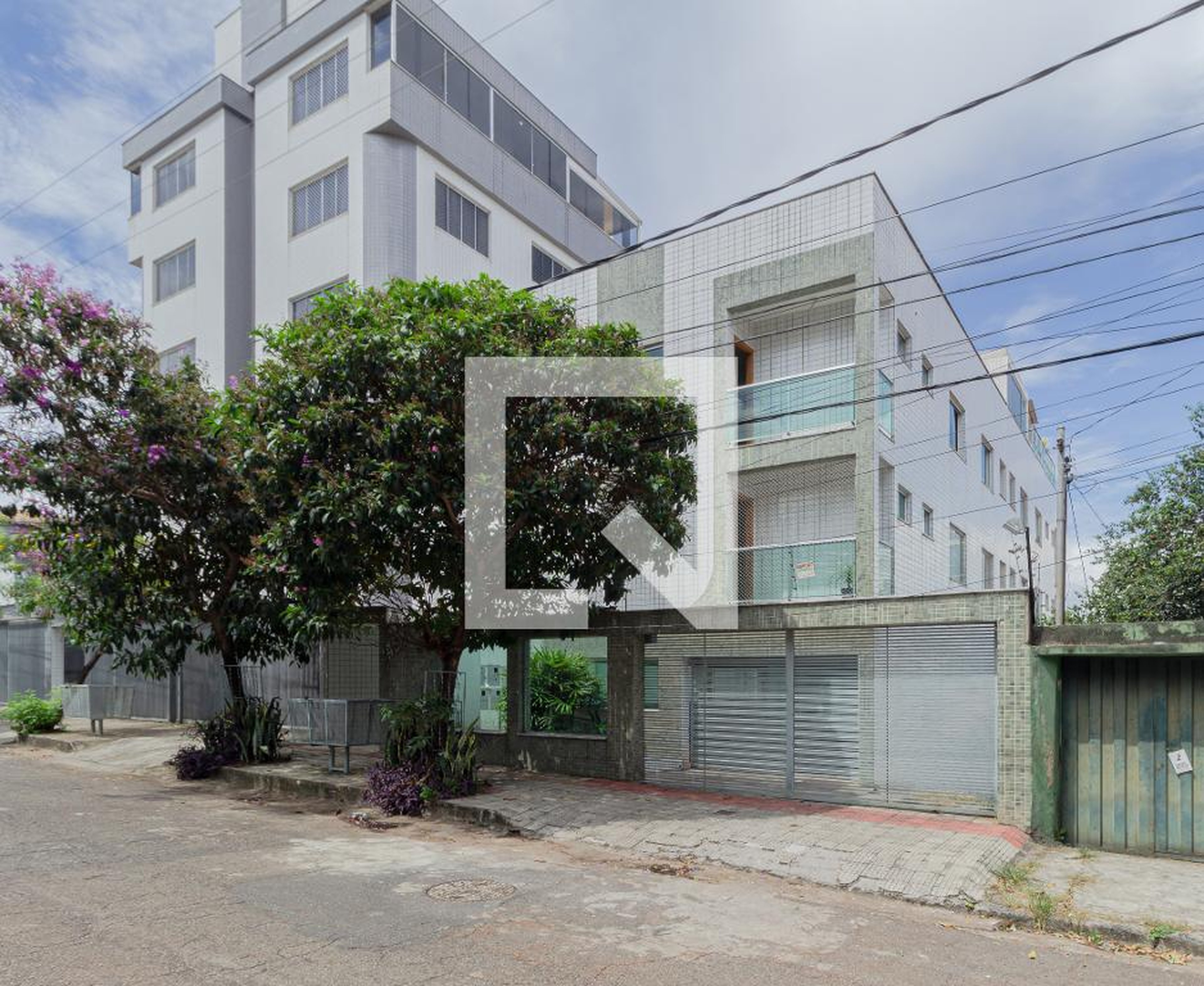 Fachada Condomínio em Rua Deputado Wilson Tanure, 458