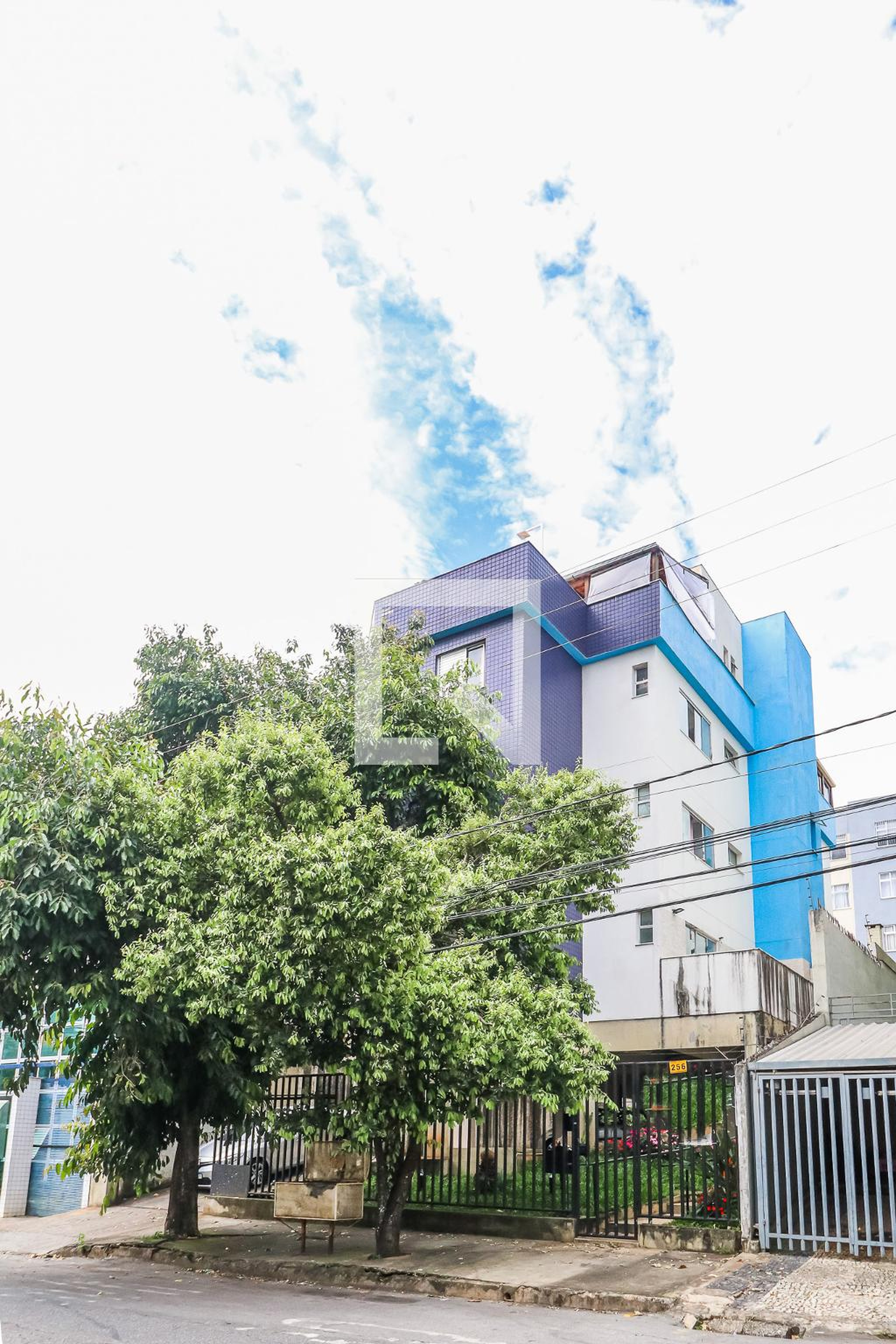 Fachada Condomínio em Rua Wiver Hernandes da Silva, 256