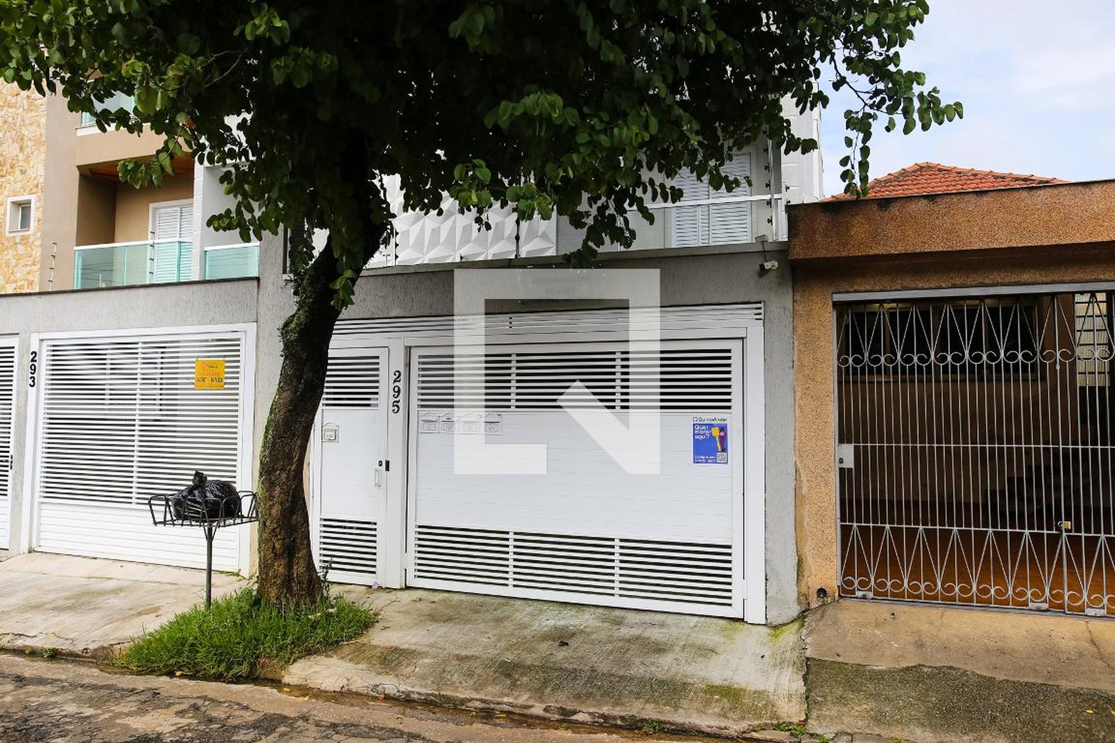 Fachada Condomínio em Rua Simão Jorge, 295