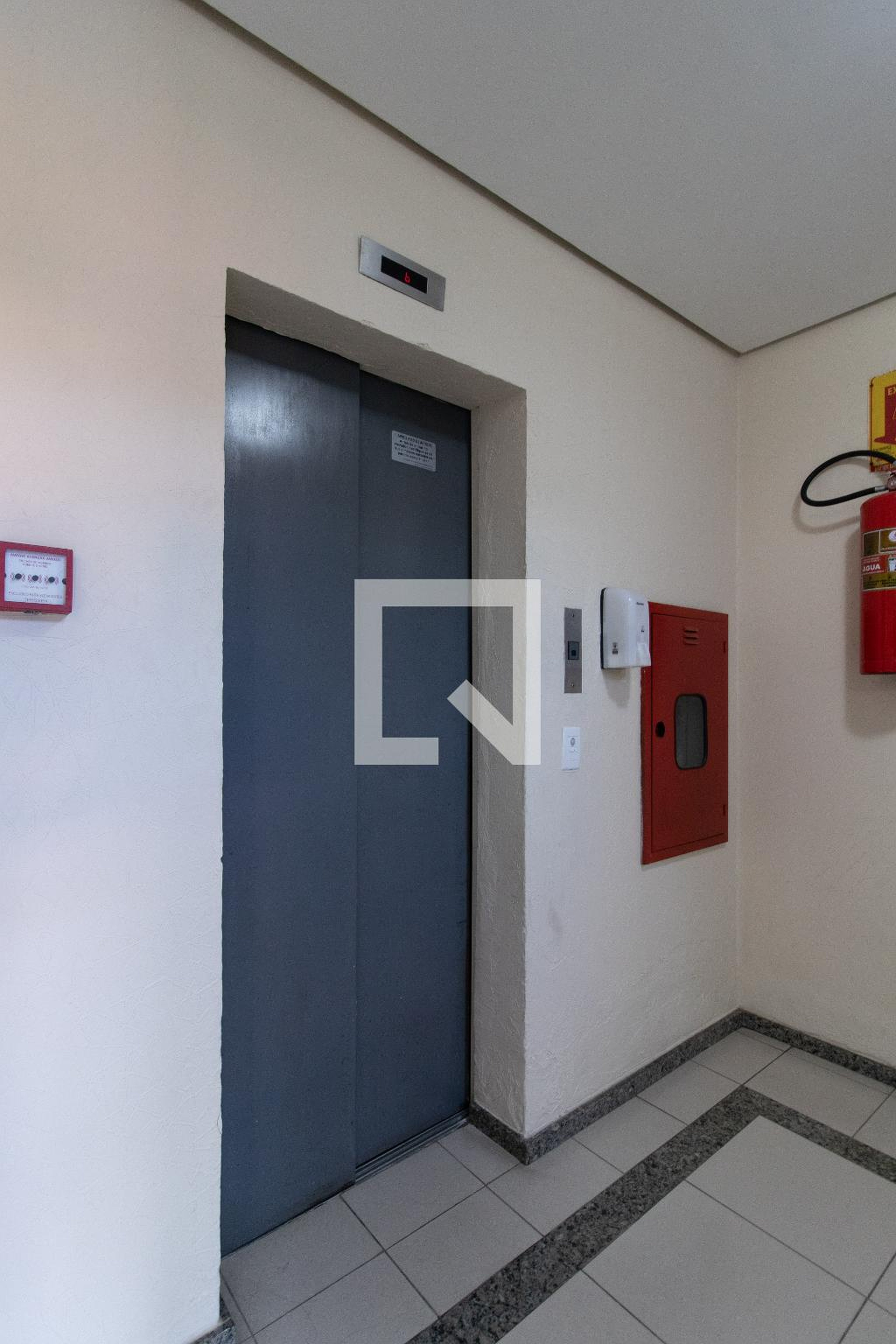 Elevador - Edifício Ilha das Pedras
