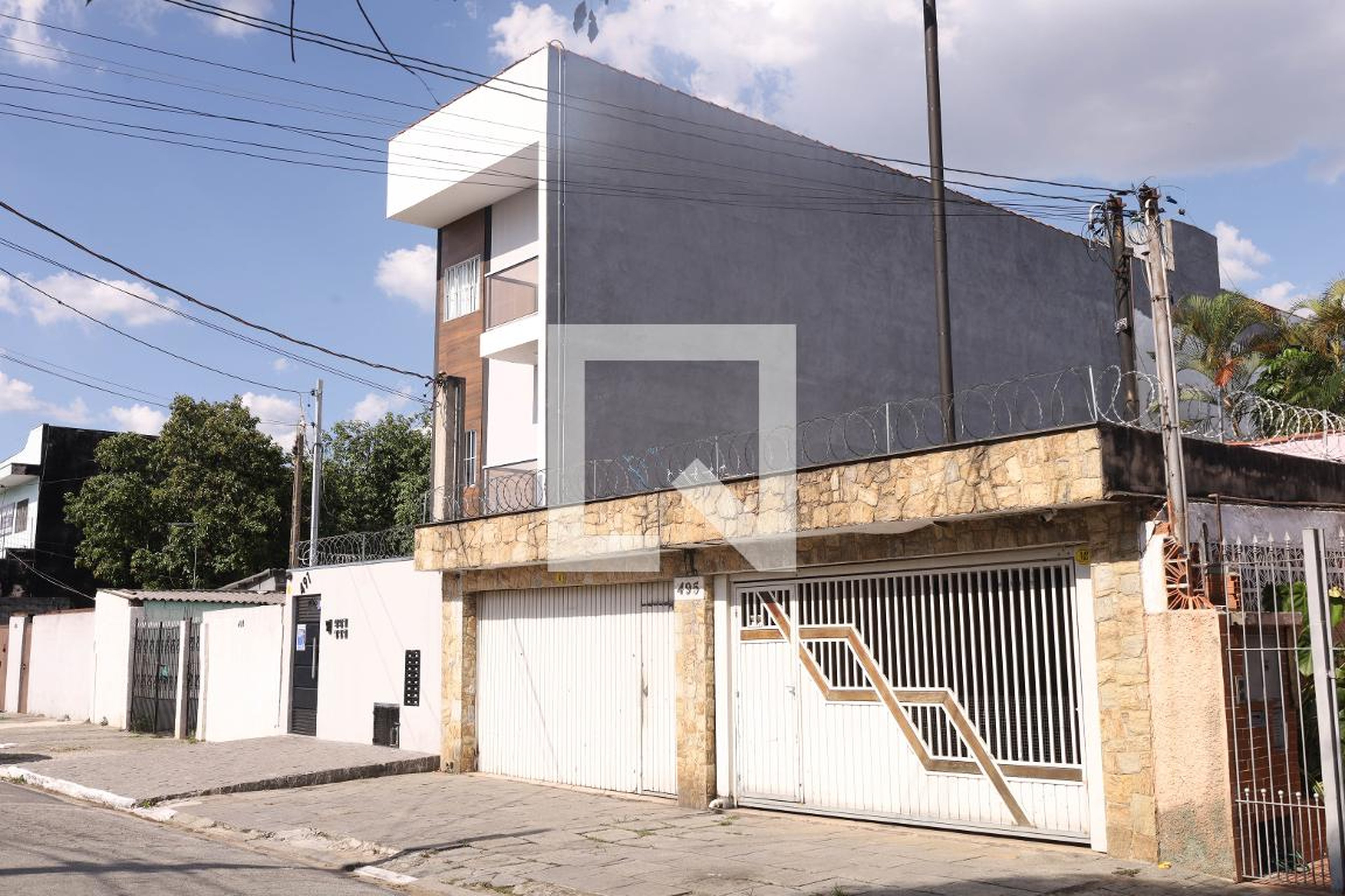 Prédio Condomínio em Rua José Nunes dos Santos, 491