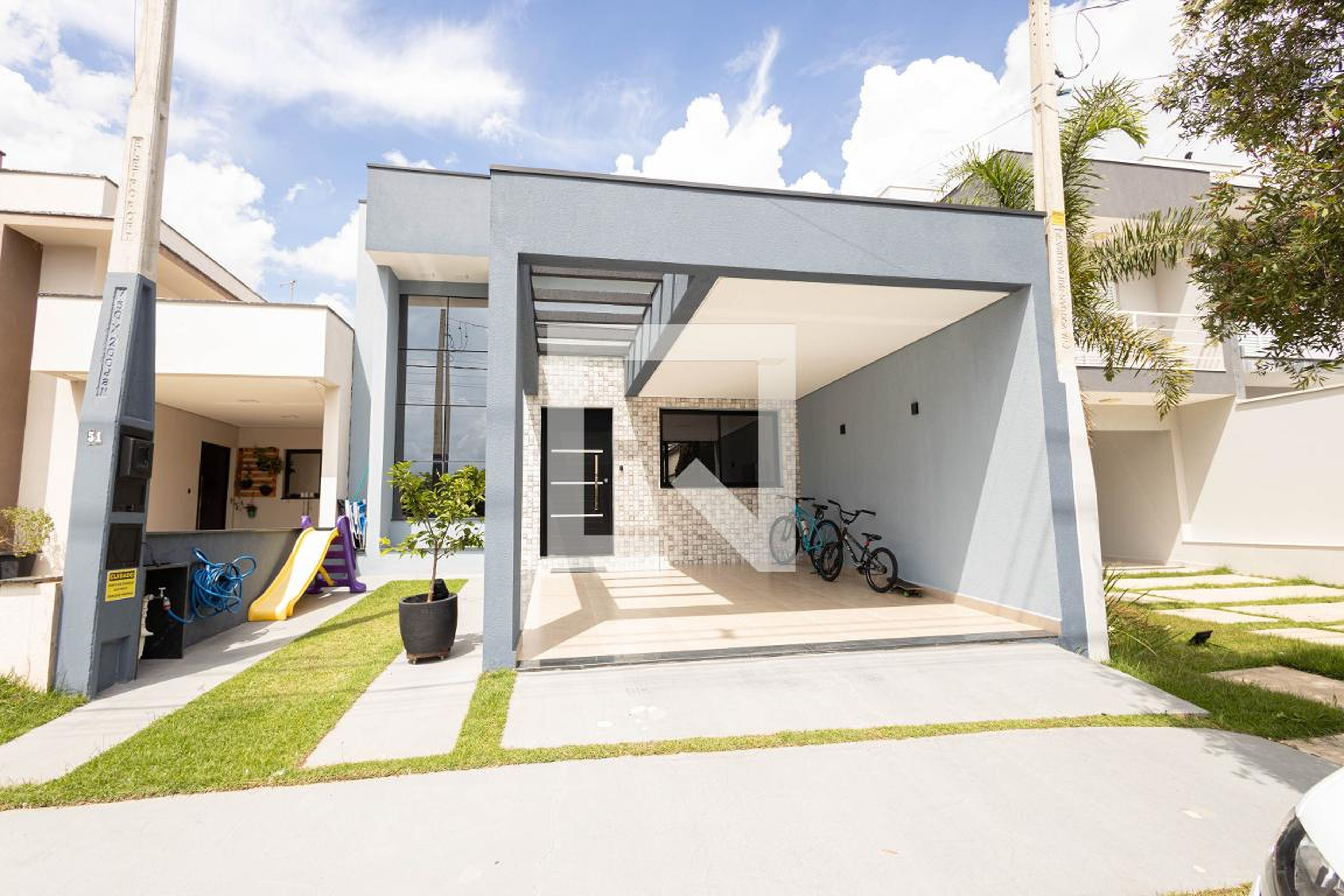 Fachada Condomínio em Rua 30, 51