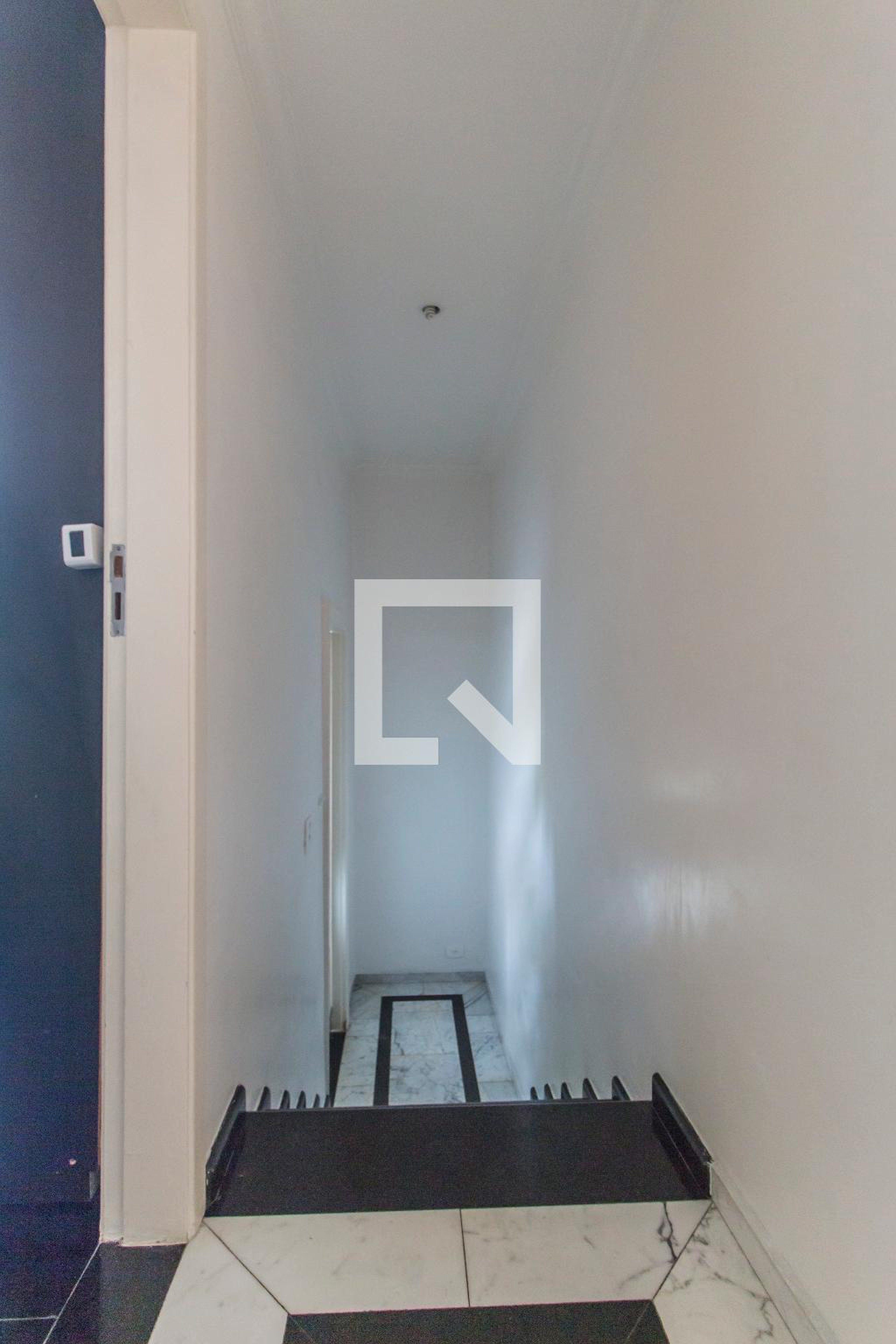 Entrada Condomínio em Alameda das Tulípas, 30