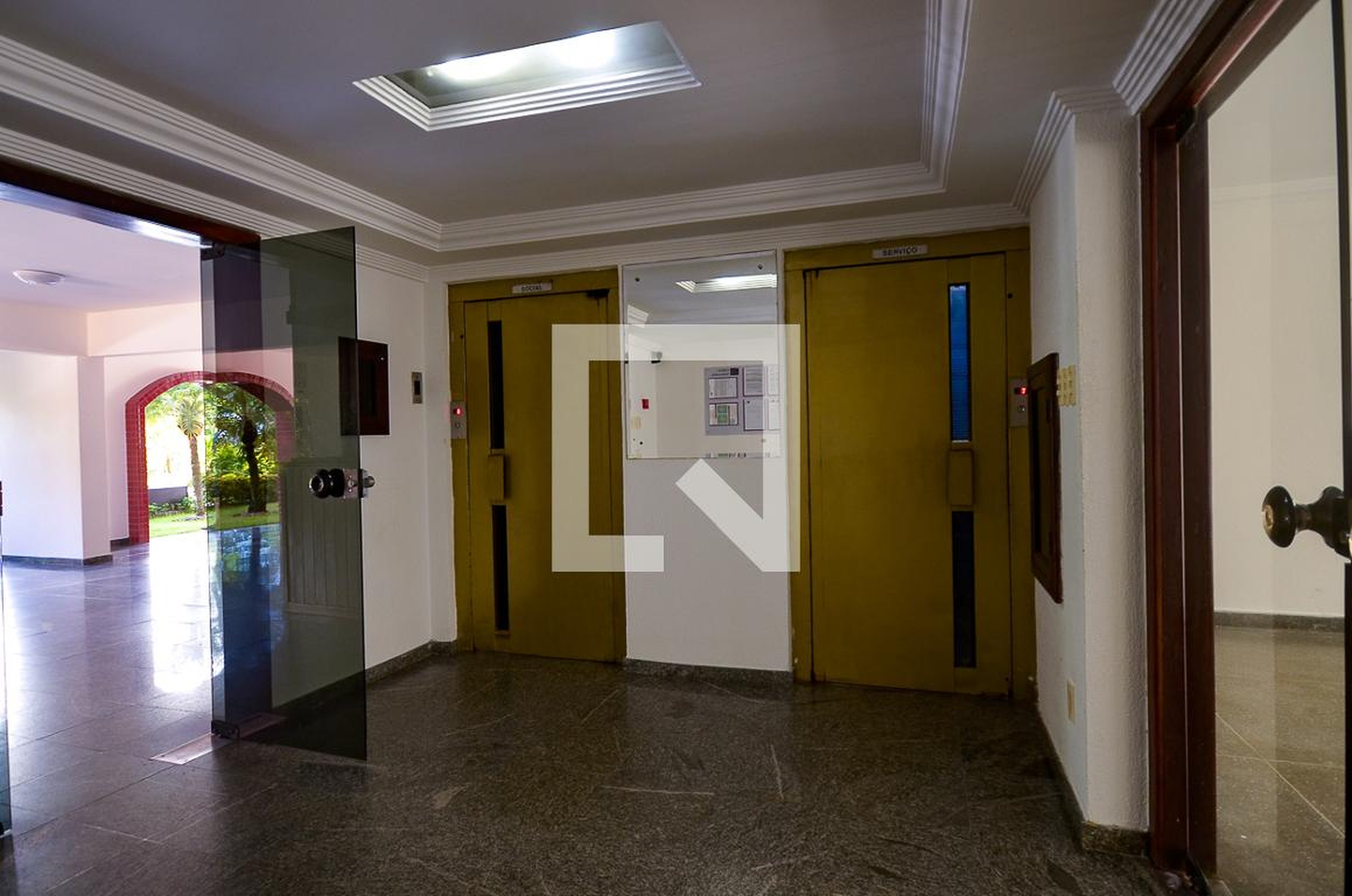 Hall de entrada Condomínio Vila das Floresedifício Madresilva