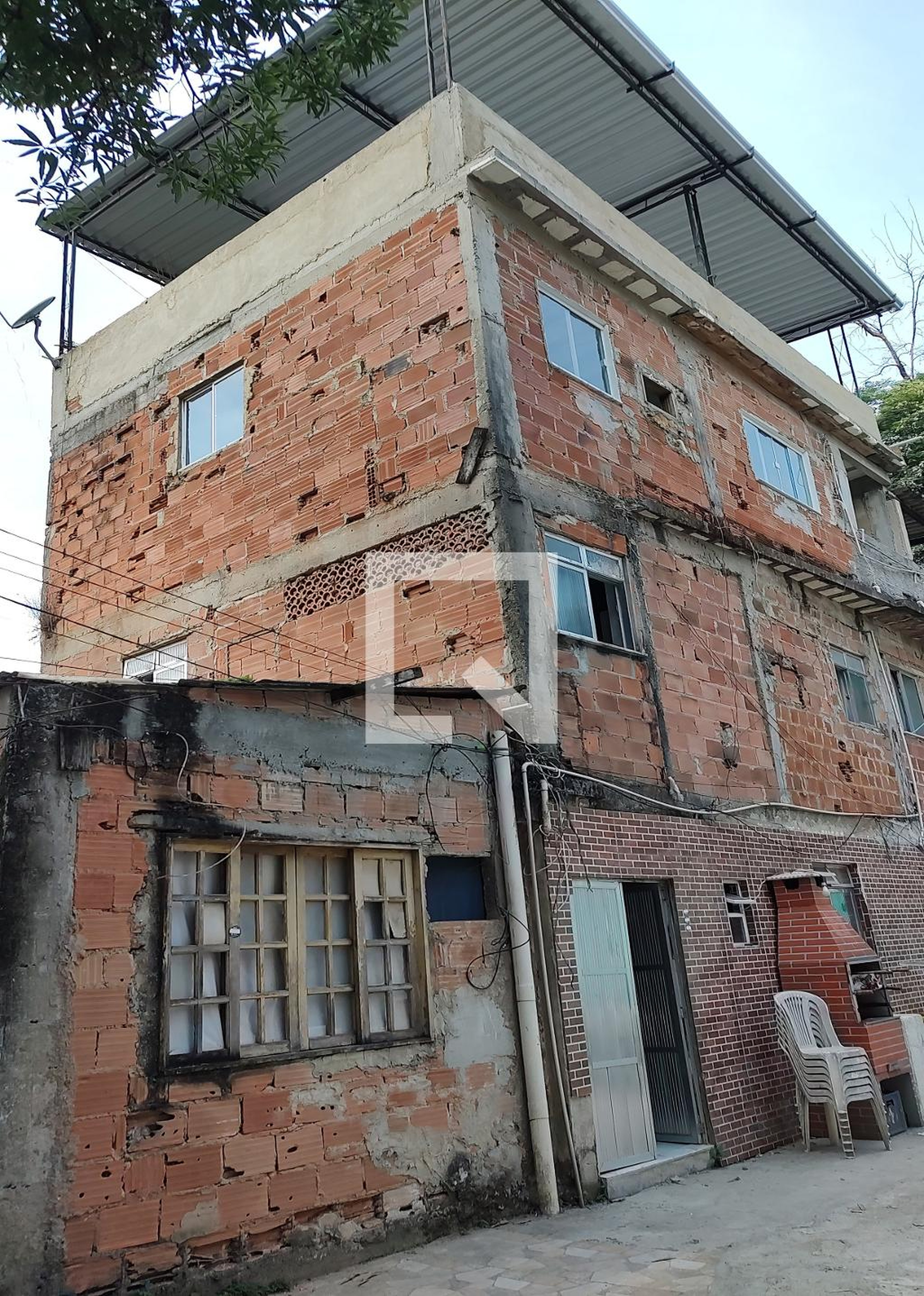 Fachada do Prédio Condomínio em Estrada Curipos, 163