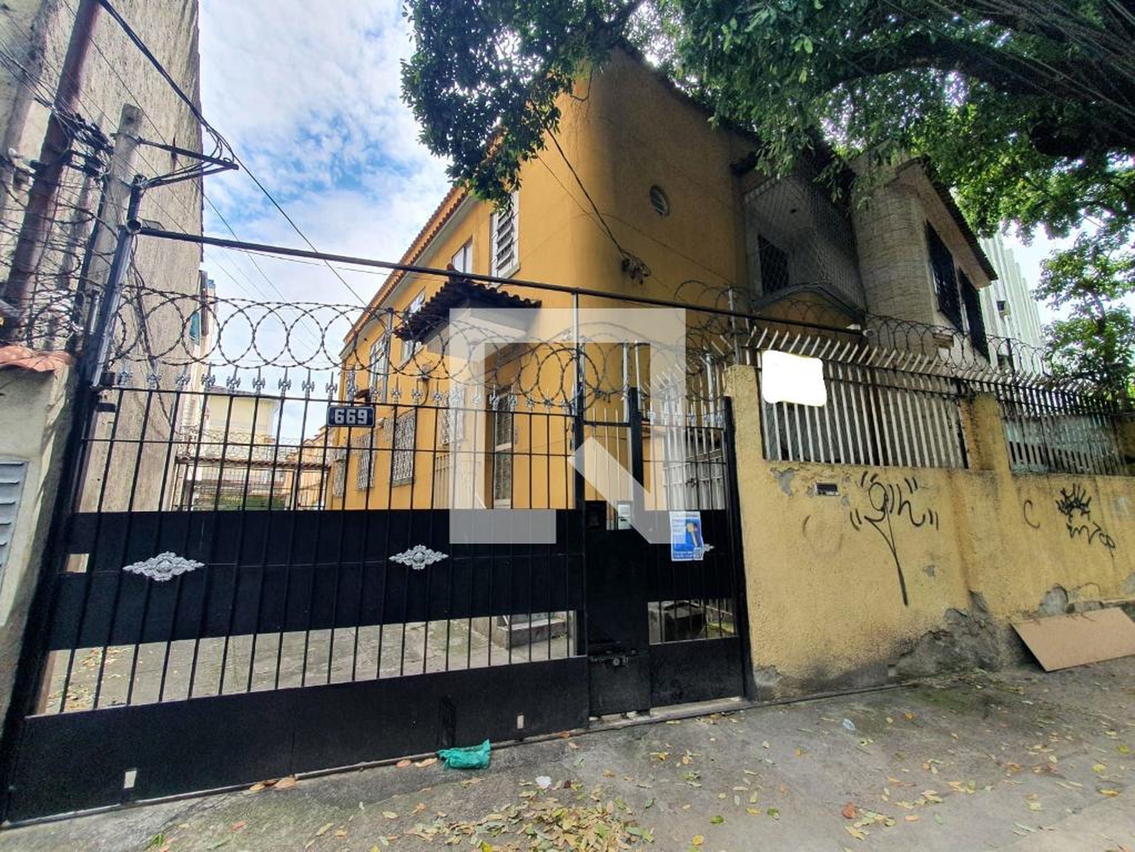 Fachada Condomínio em Rua São Francisco Xavier, 671
