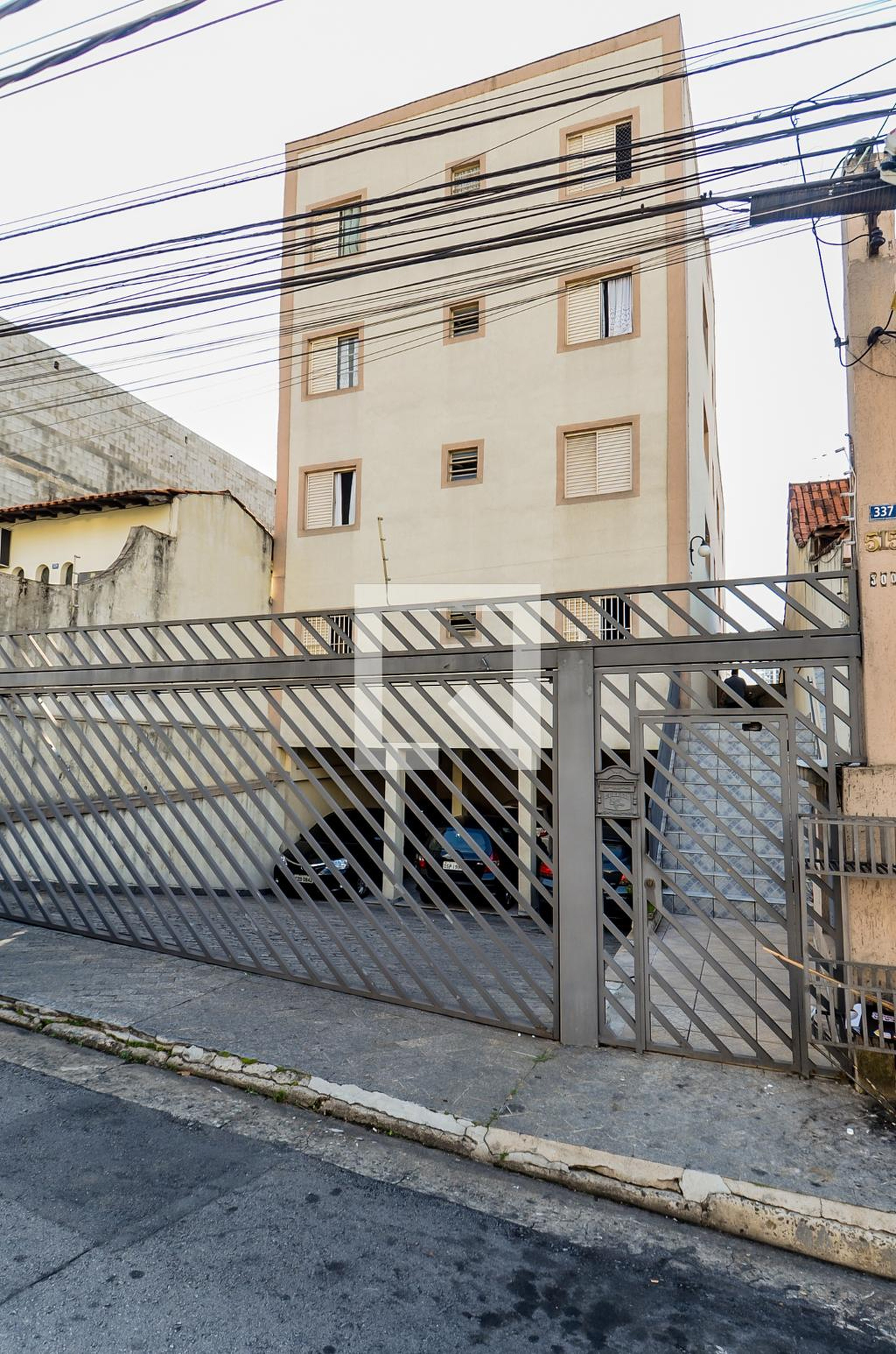 Fachada do Prédio Condomínio em Rua Mena, 337