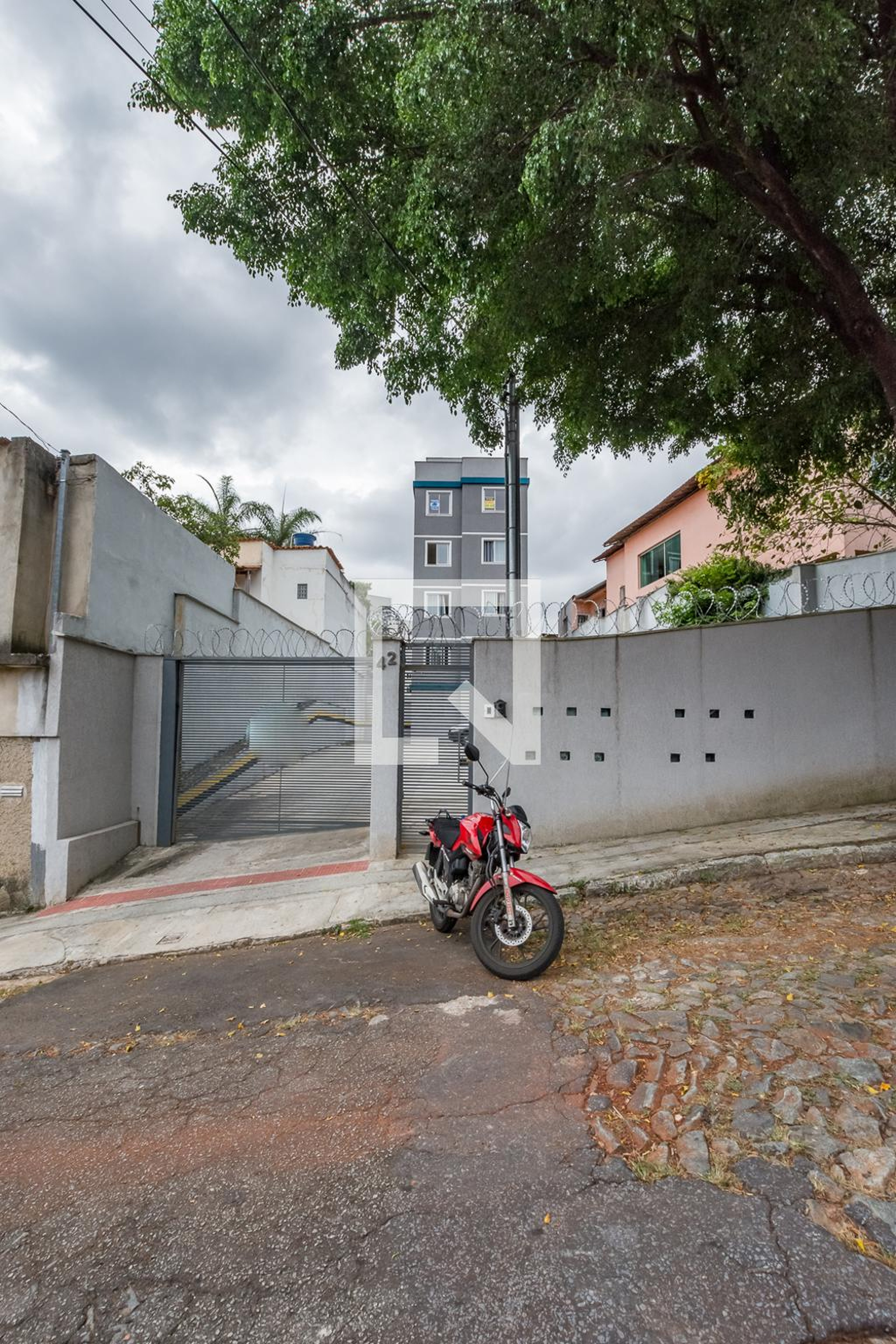 Fachada Condomínio em Rua Engenho do Minério, 42