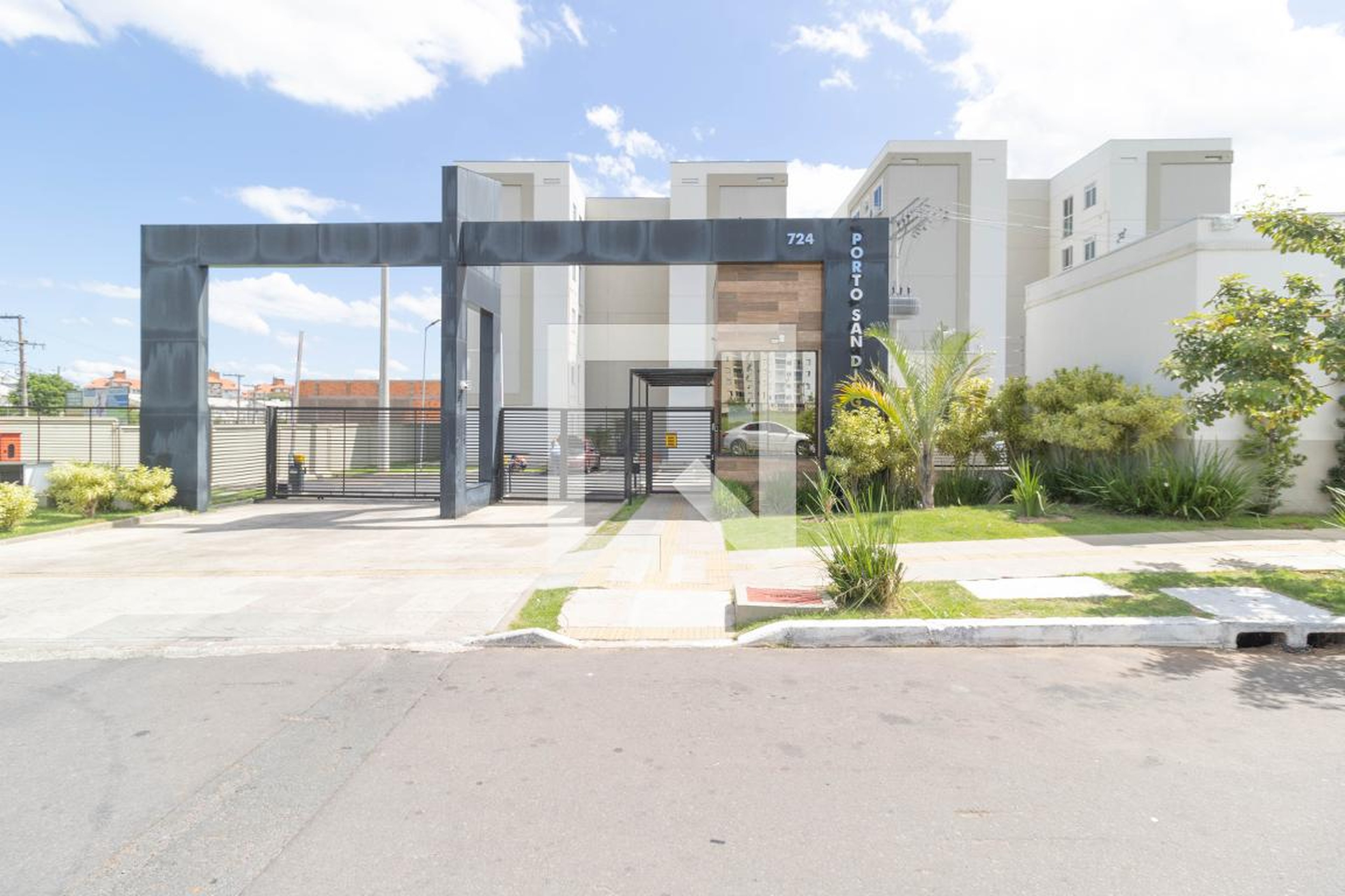 Fachada do condomínio Condomínio em Rua das Violetas, 710