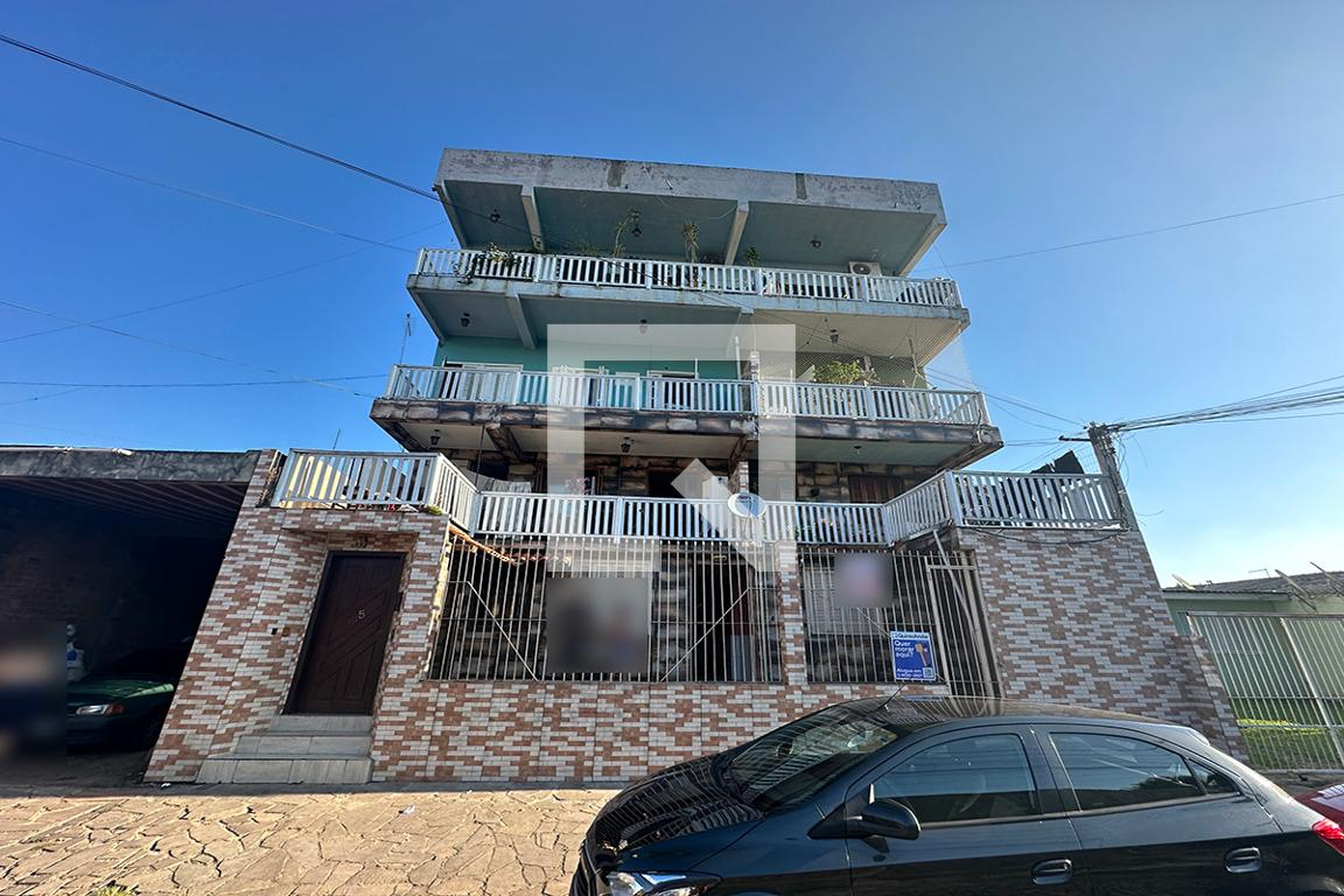 Fachada Condomínio em Rua Antônio Corneli, 195