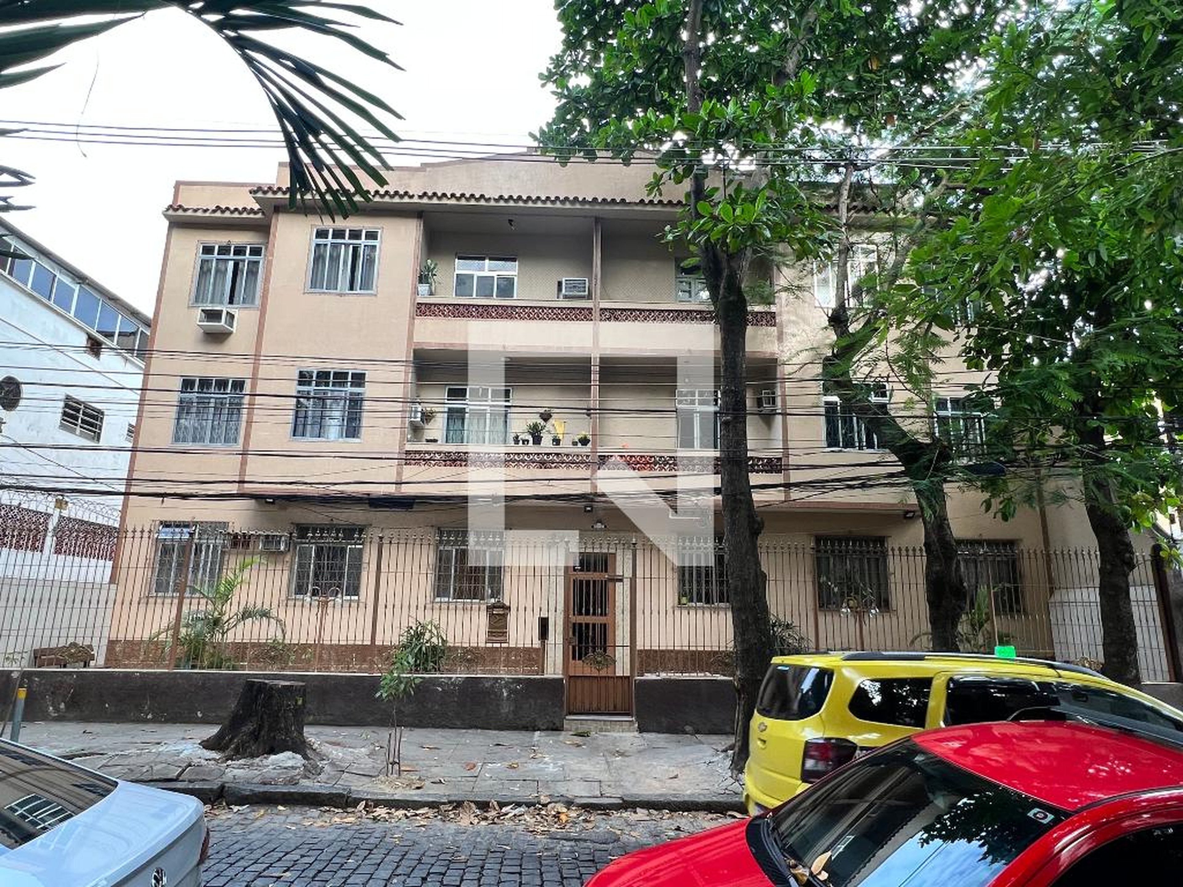 Fachada Condomínio em Rua Santos Titara, 173