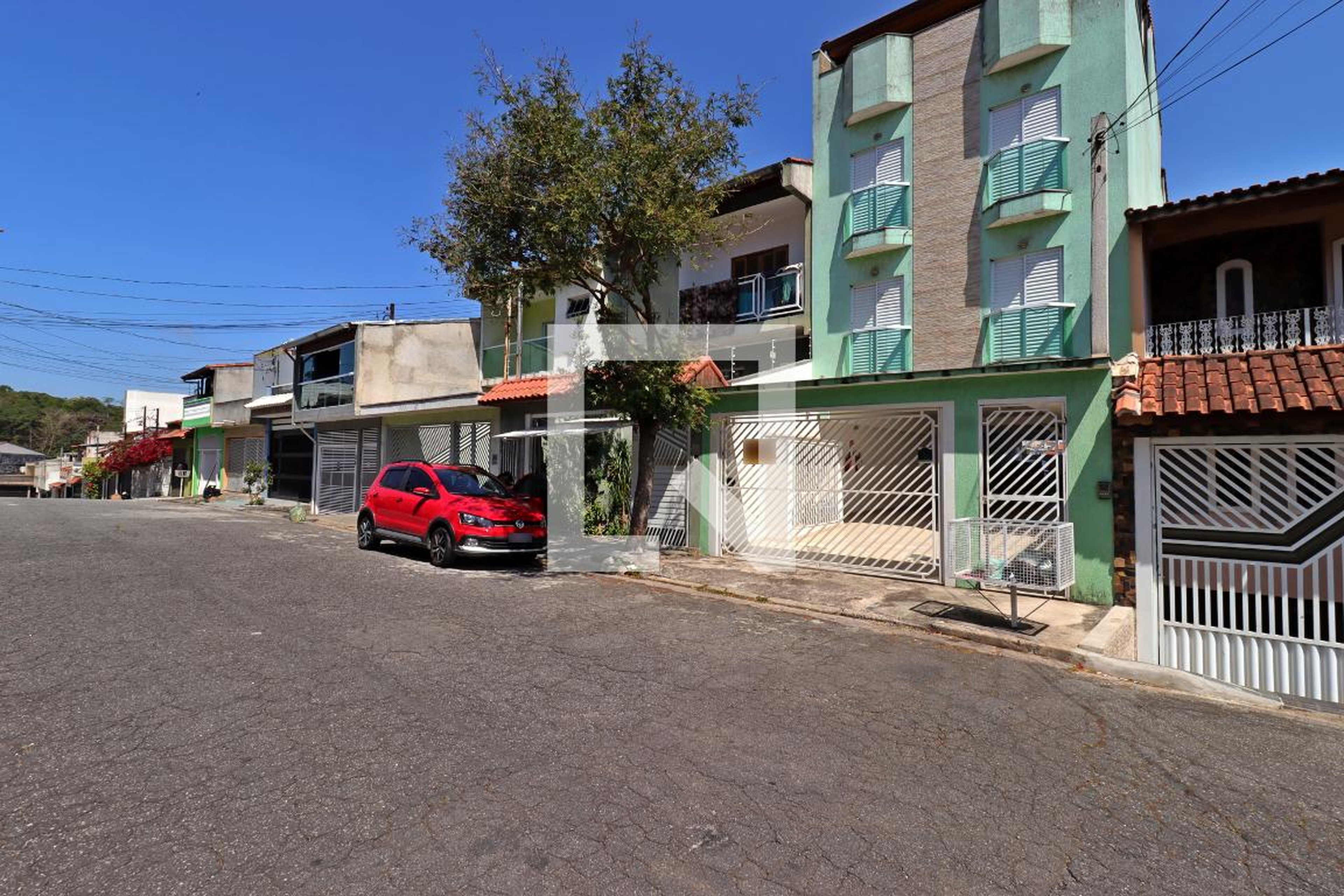 Fachada Condomínio em Rua Magalhães Barata, 76