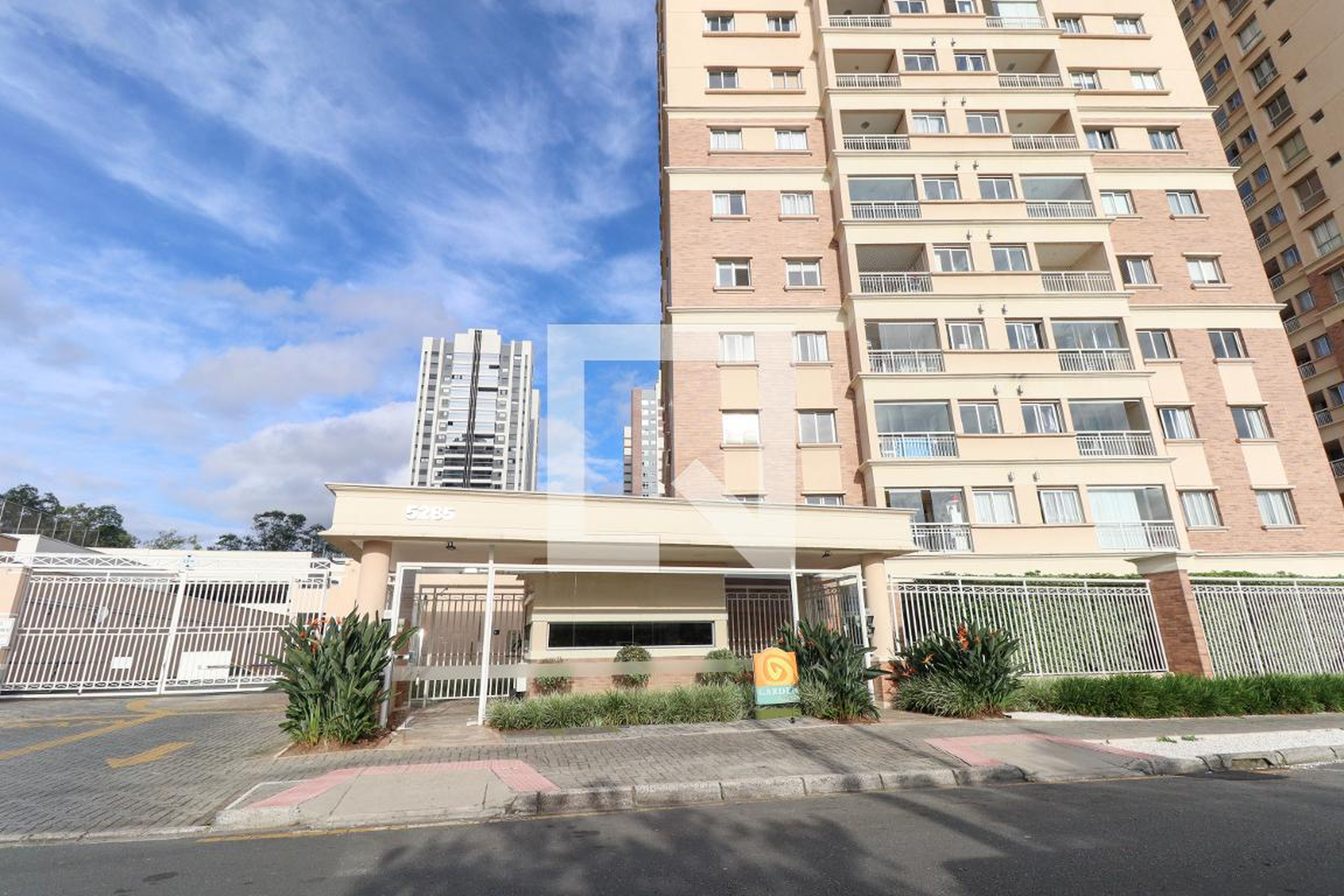 Fachada do Condomínio Condomínio Garden Parigot