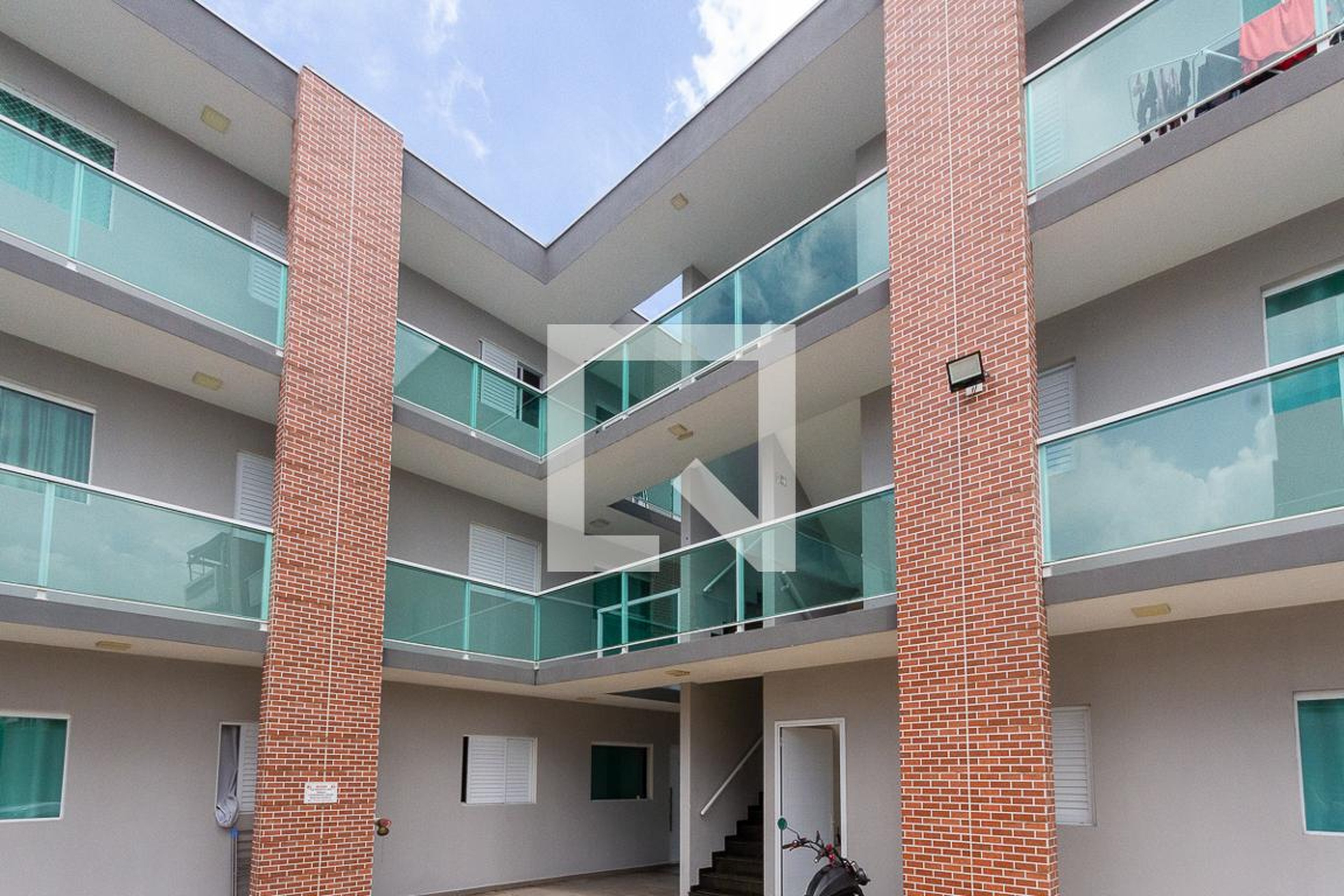 Fachada Condomínio em Rua José Pedro Varela, 16