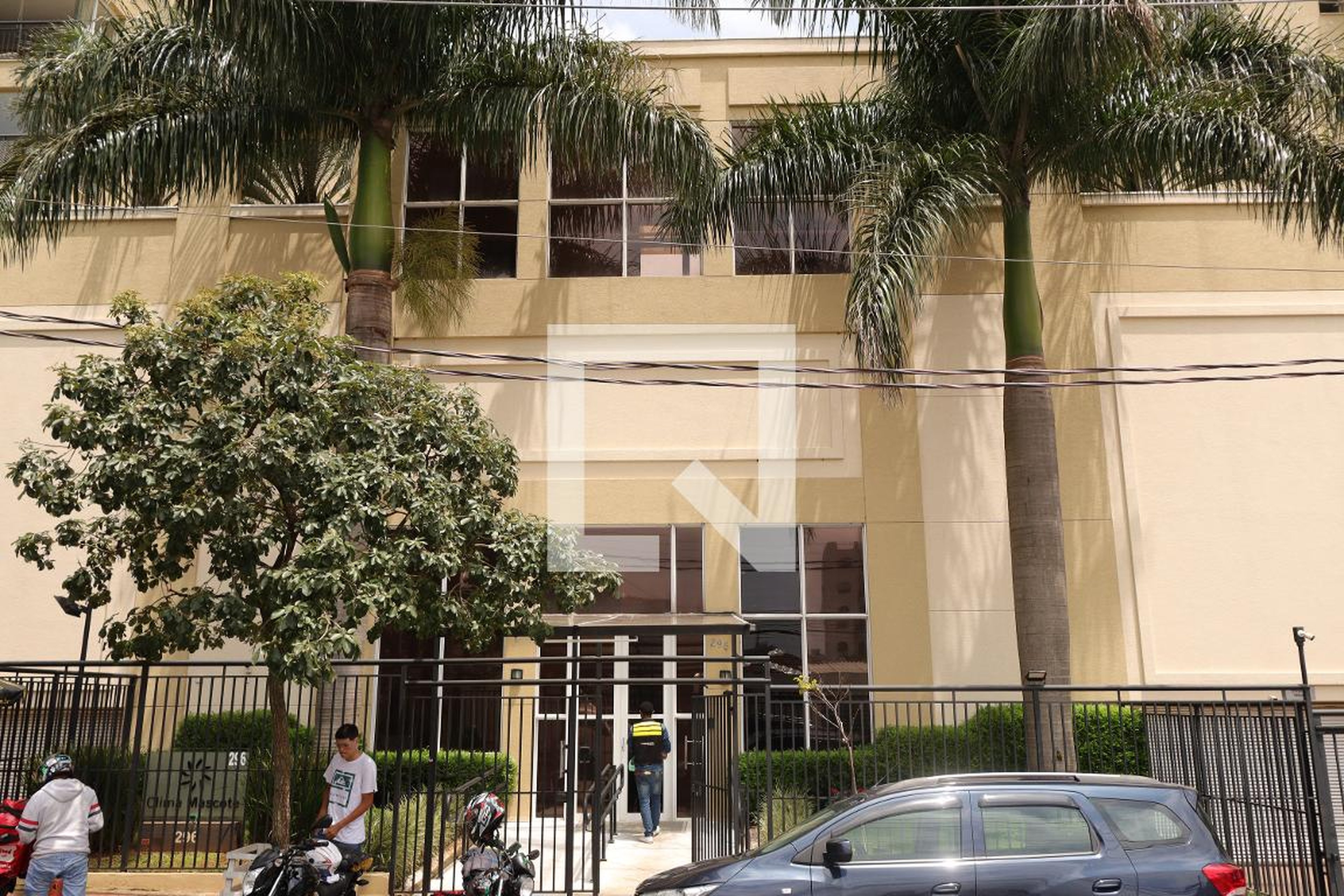 Fachada Condomínio em Rua Tebas, 196