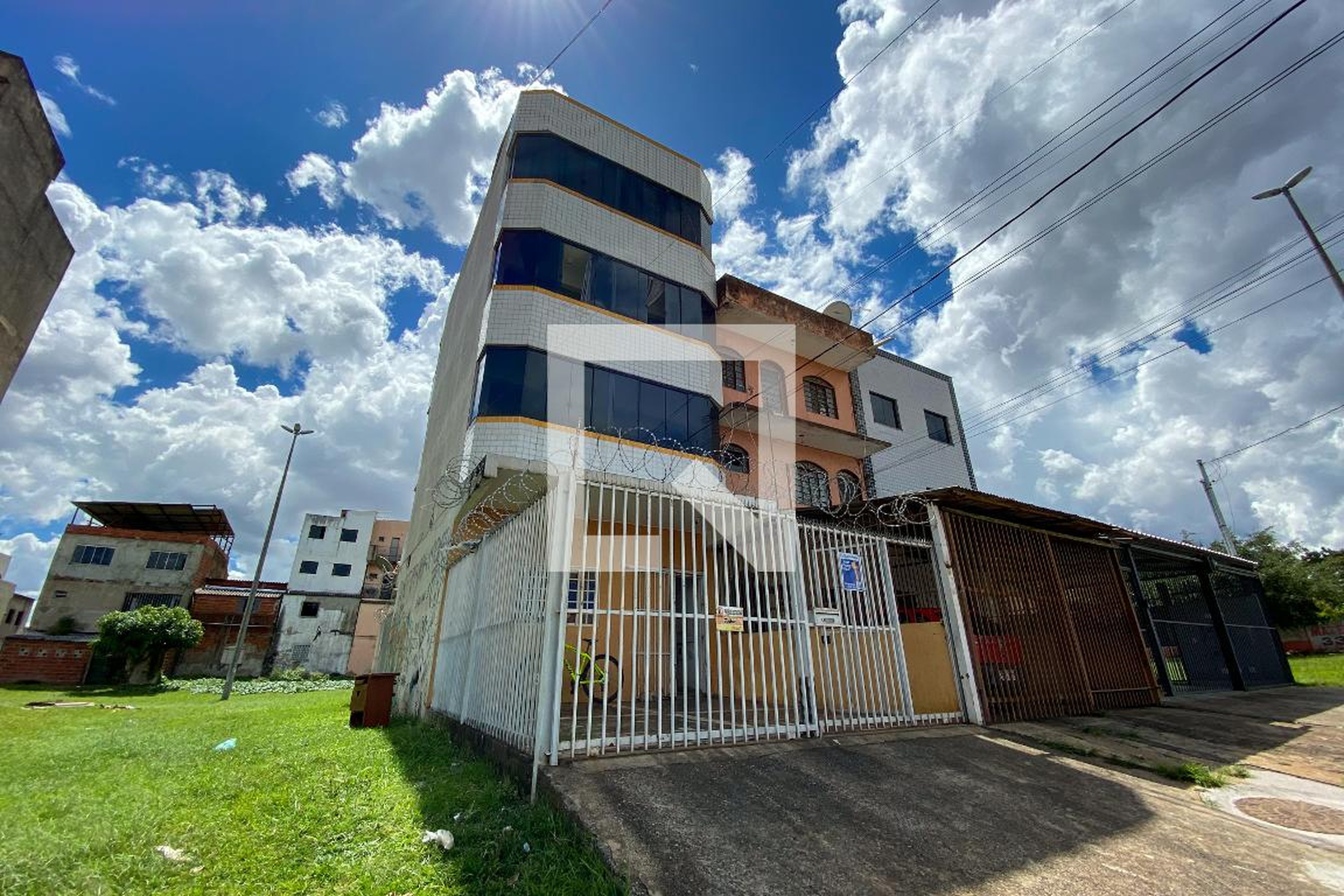 Fachada Condomínio em Eqnp 24/28 Bloco D, 0000000