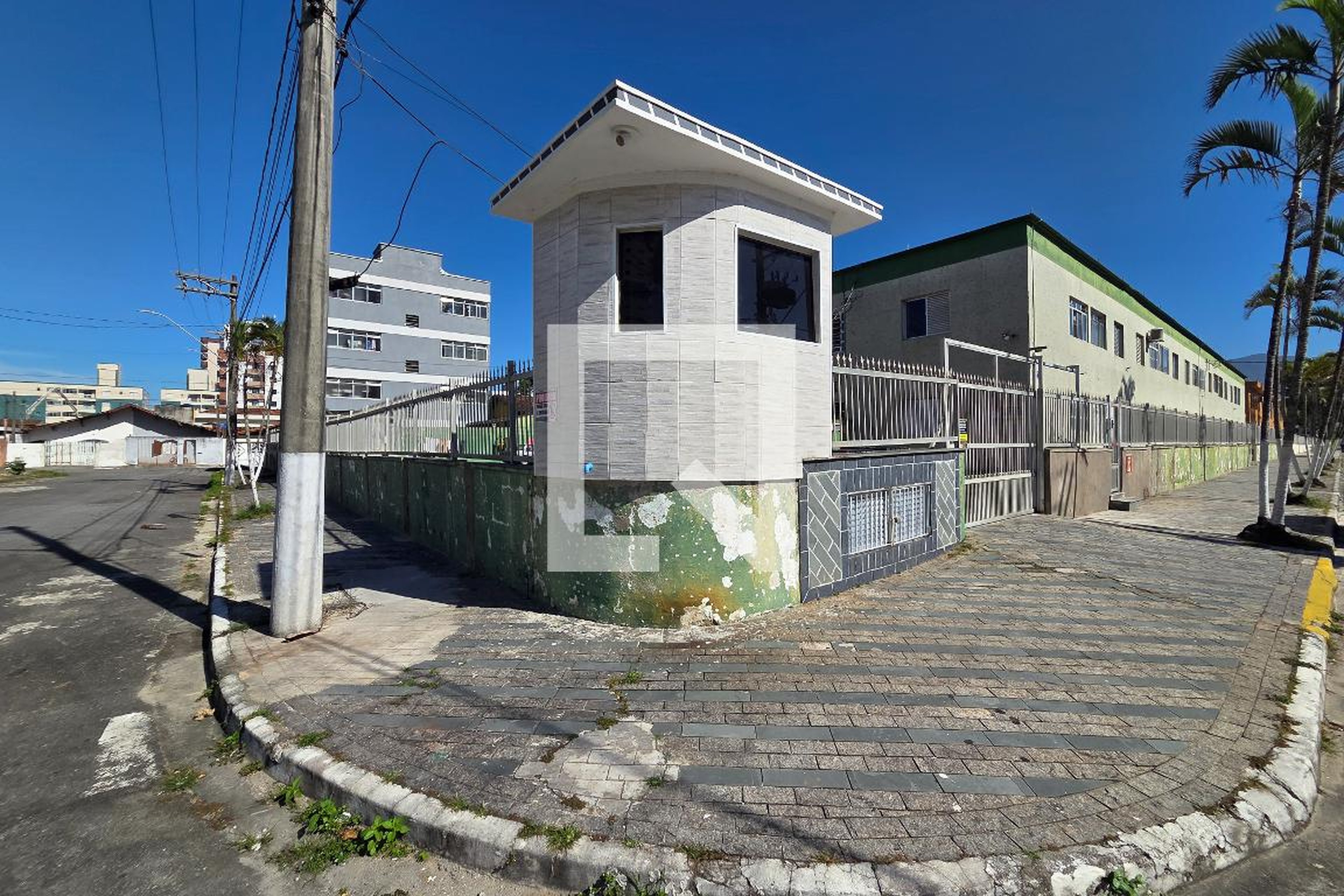 Fachada Condomínio em Rua Flausina de Oliveira Rosa, 201