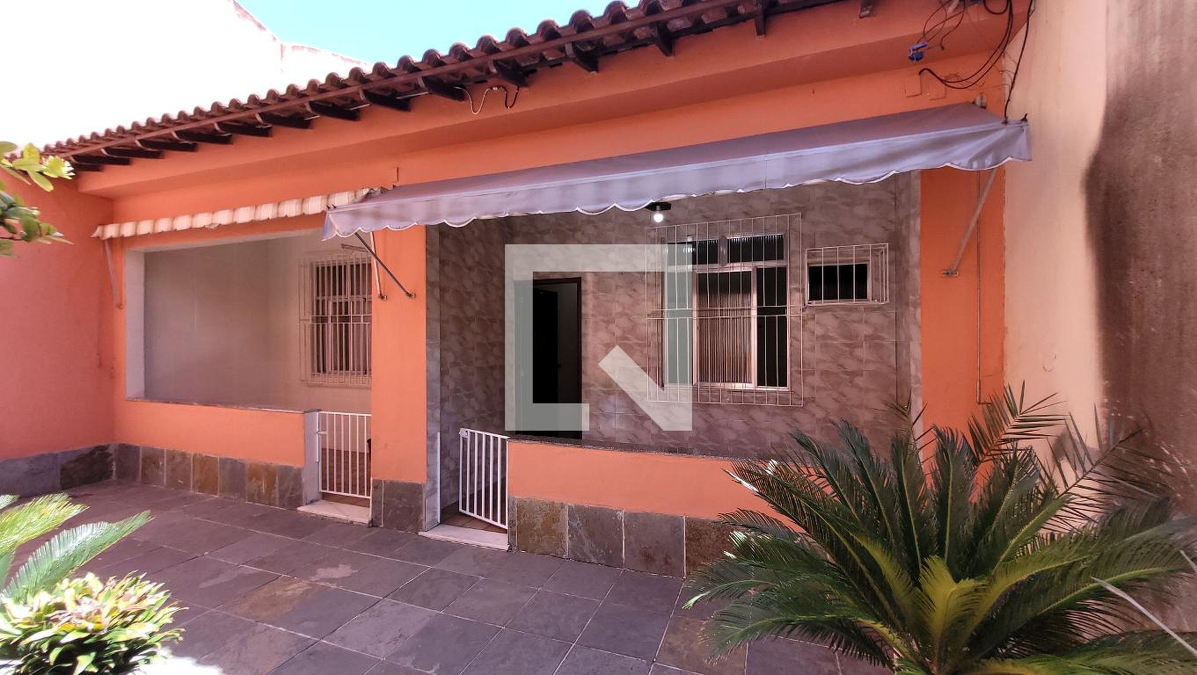 Fachada Condomínio em Rua Miranda e Brito, 134