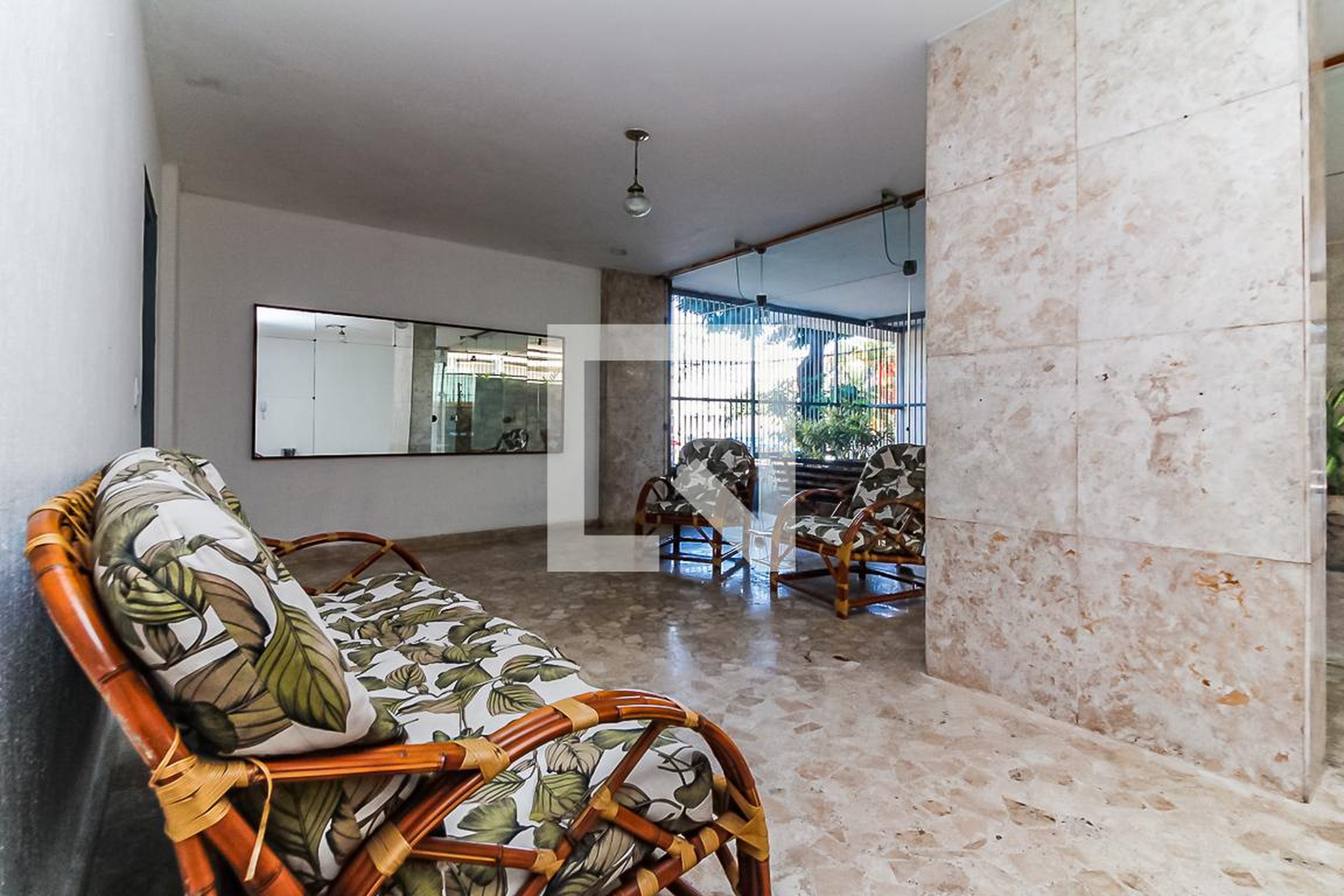 Hall Social - Christina