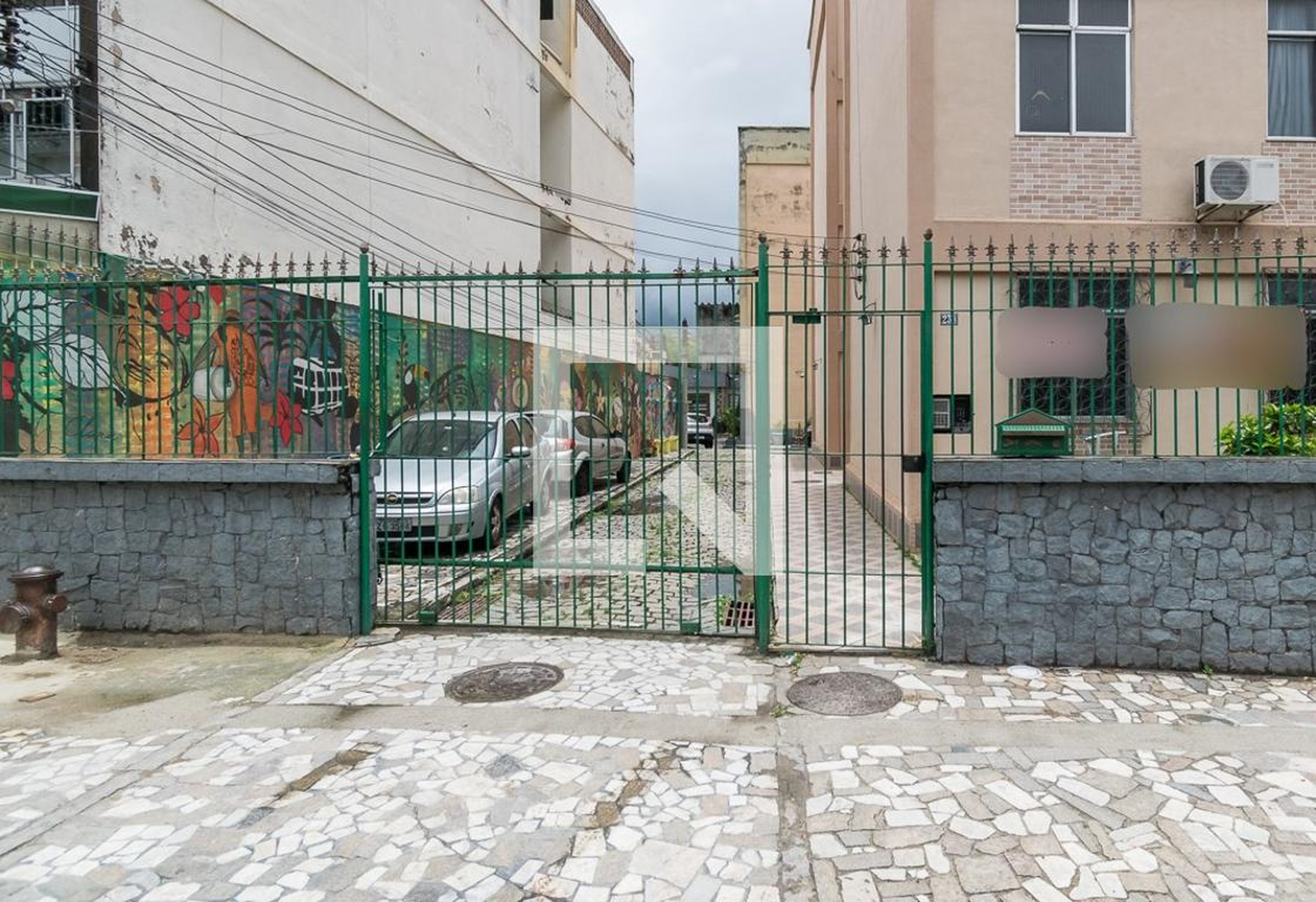 Fachada do Condomínio Edifício Magé