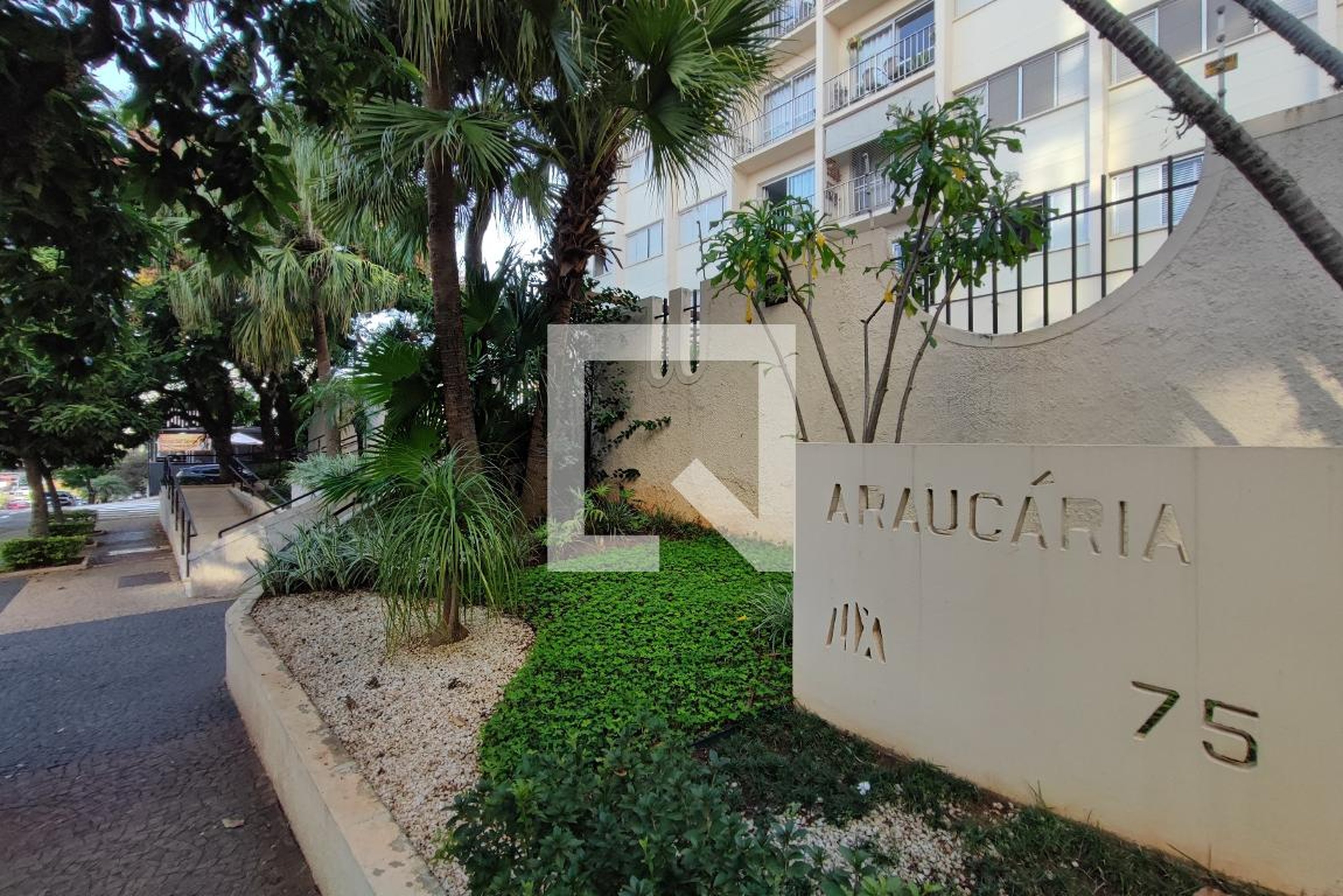 Fachada do Condomínio Condomínio em Rua Quirino do Amaral Campos, 75