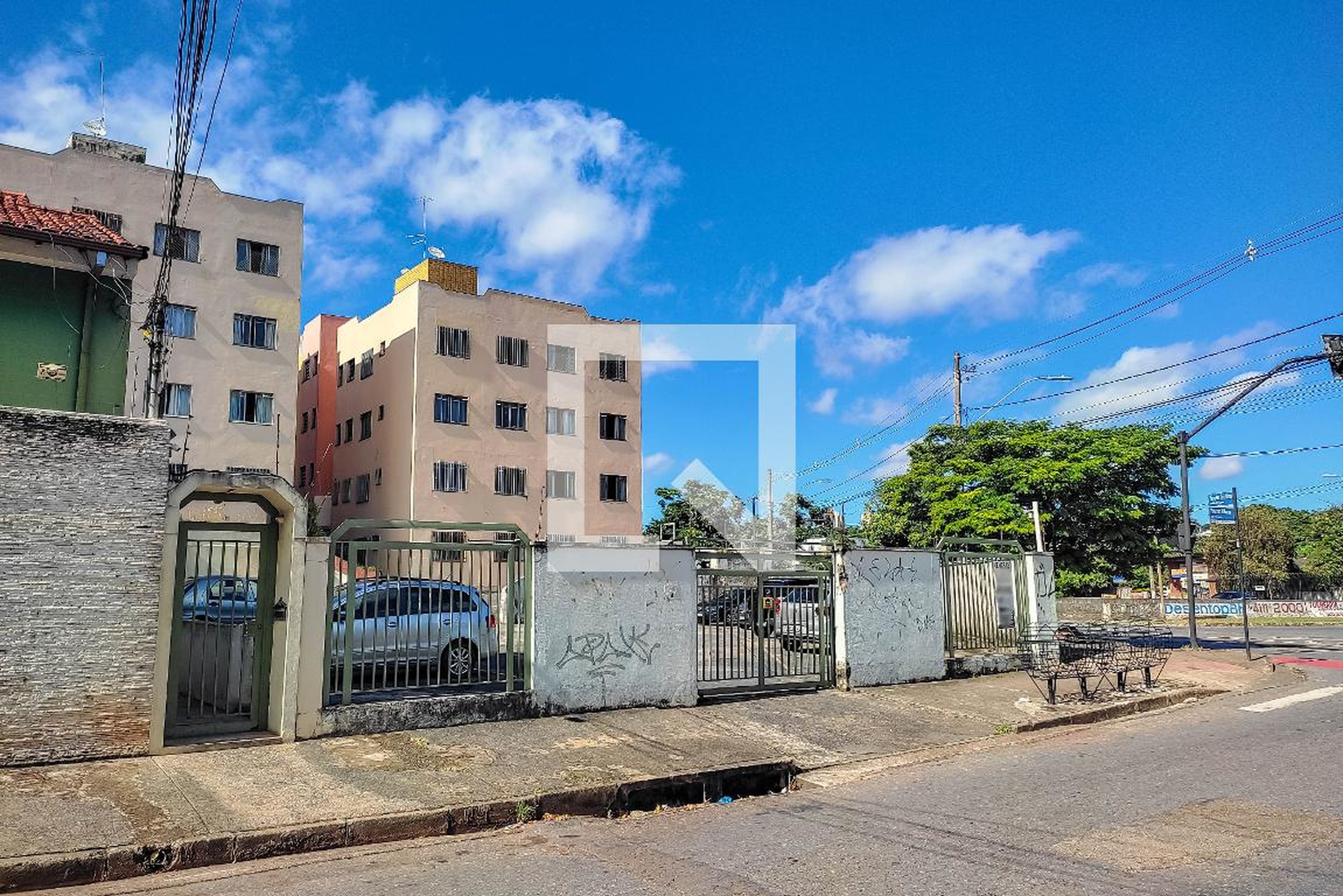 Fachada Condomínio em Rua Fausto Alvim, 379