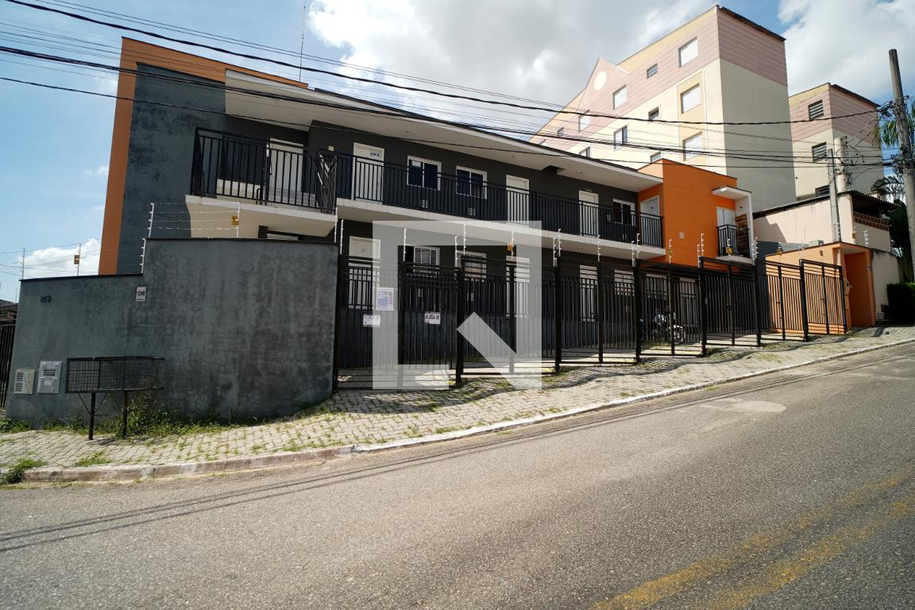 Fachada Condomínio em Rua Maria Conceição Vieira, 50