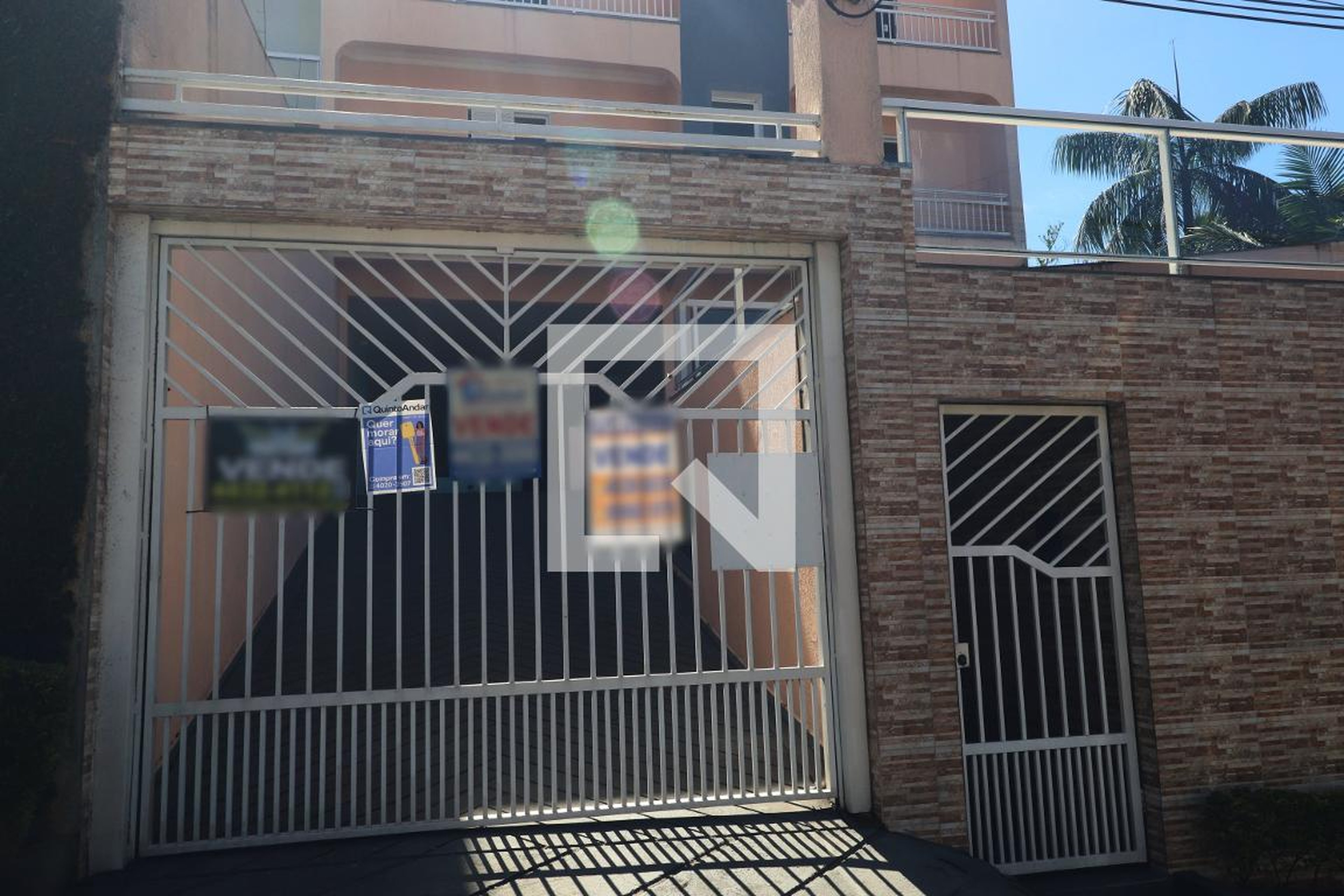 Fachada Condomínio em Rua Jequitinhonha, 306