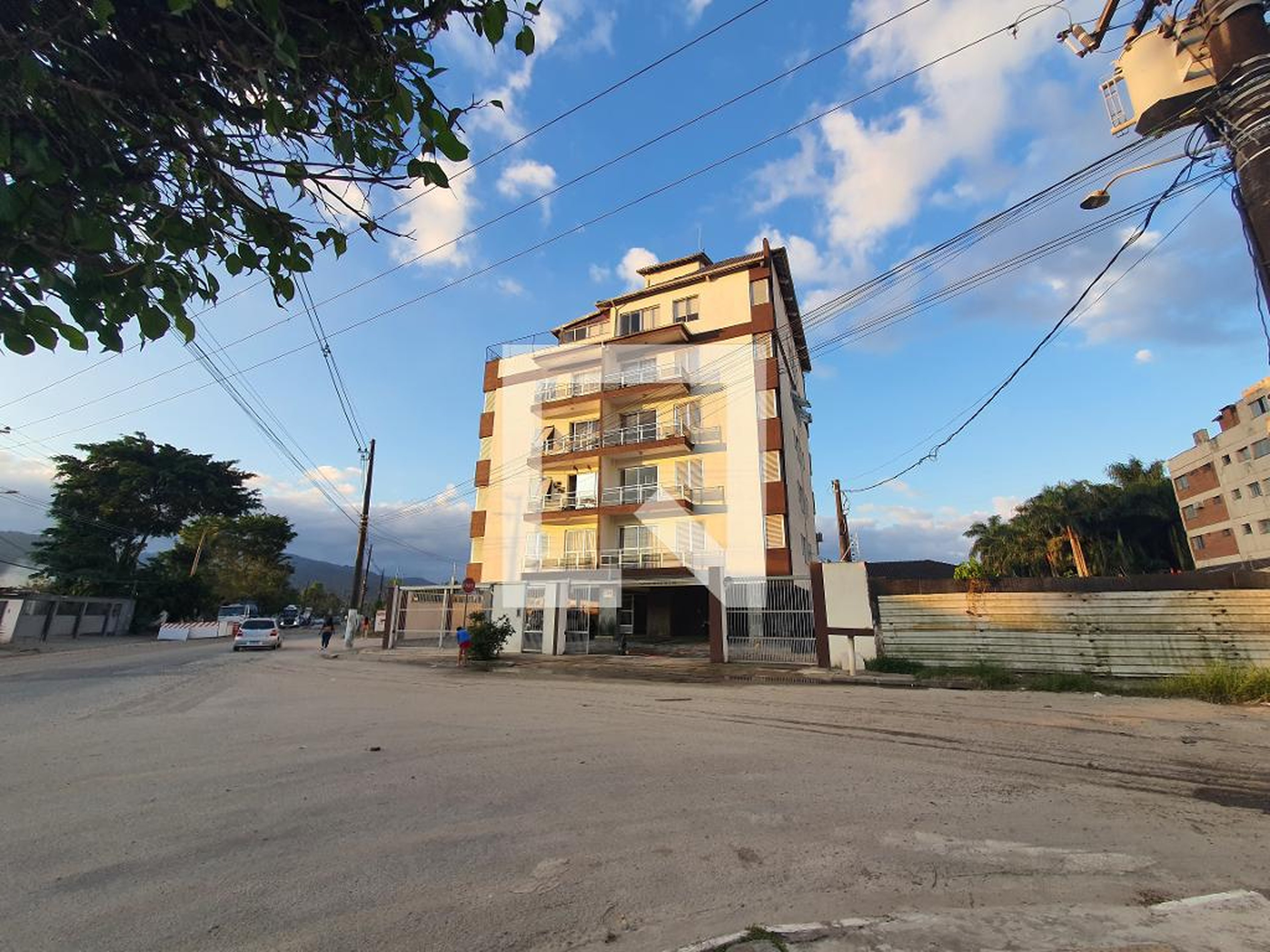 Fachada do Prédio Condomínio em Rua Flávio Humberto Ribizi, 13