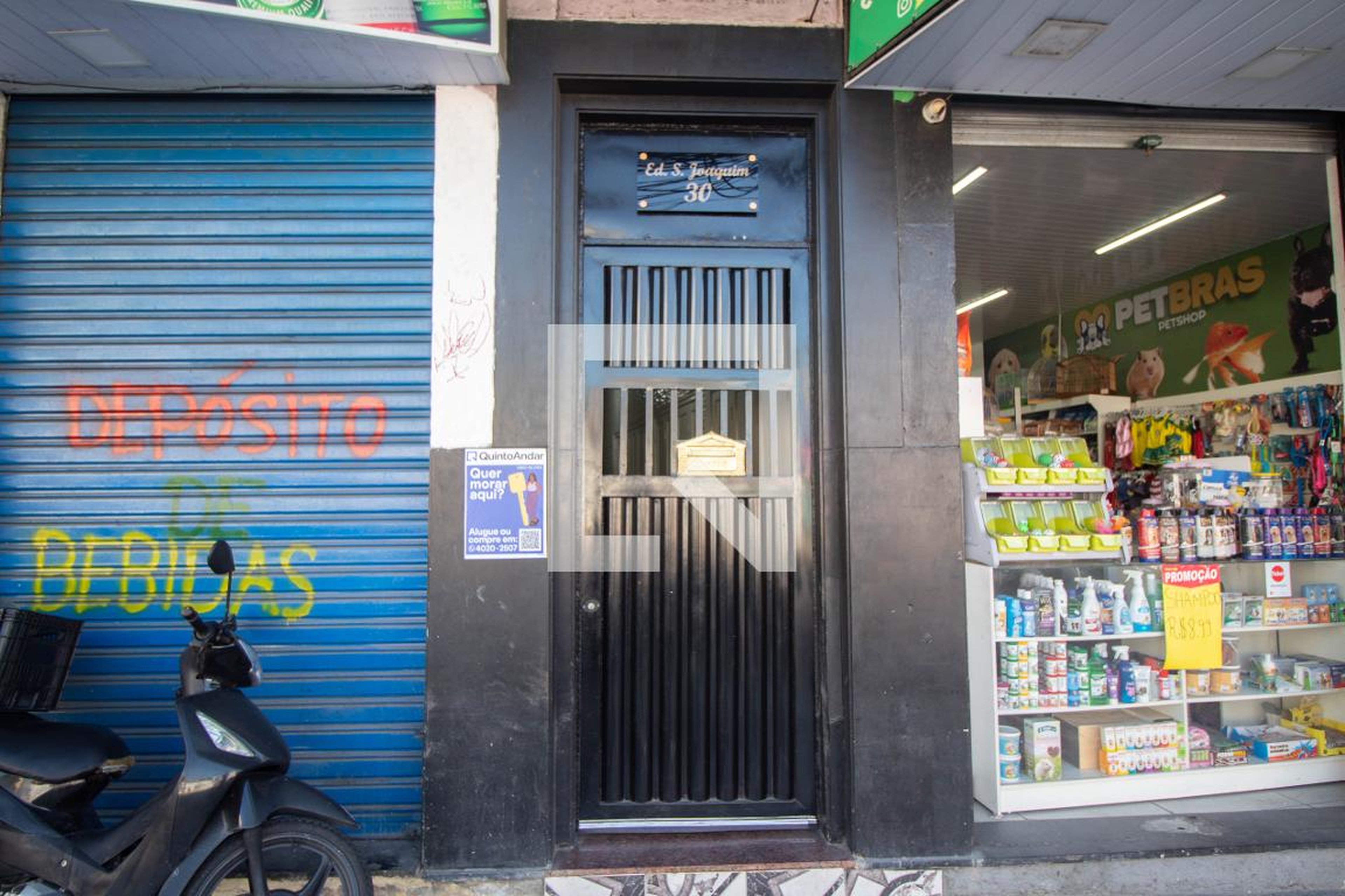 Fachada Condomínio em Rua Bento Cardoso, 30