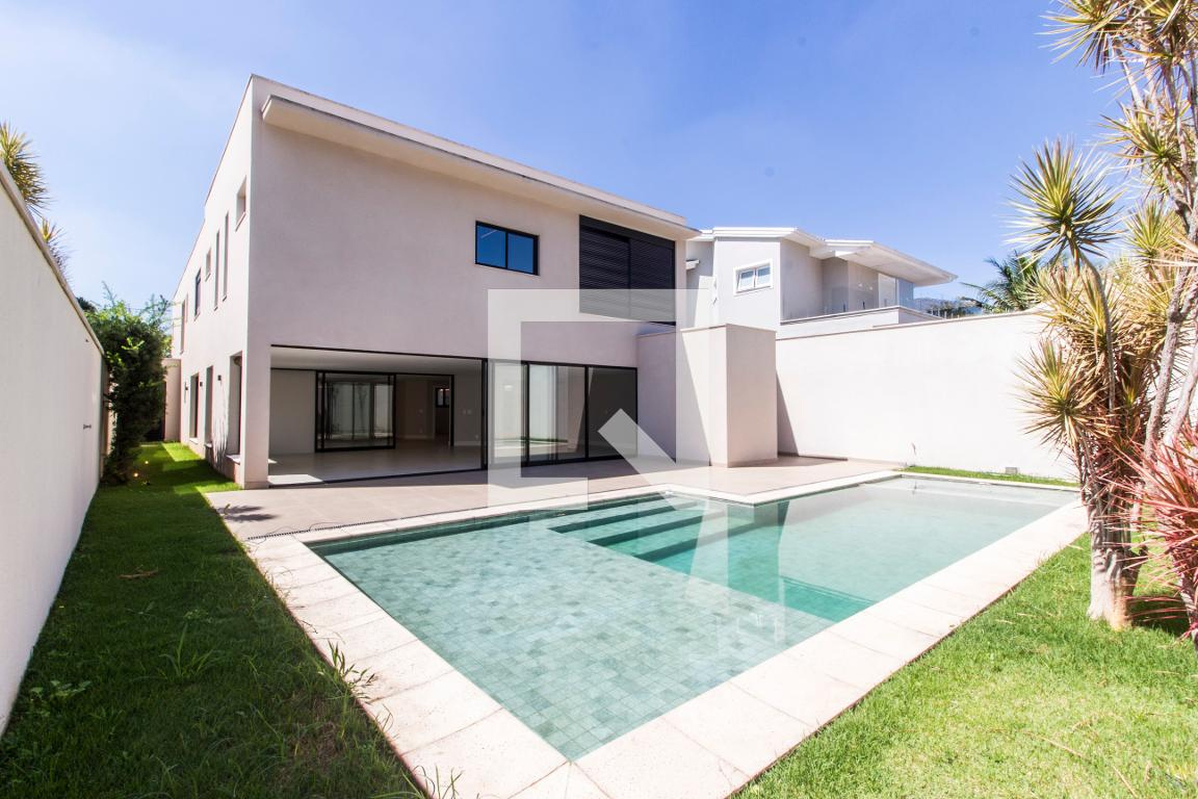 Fachada Condomínio em Alameda Berna, 96