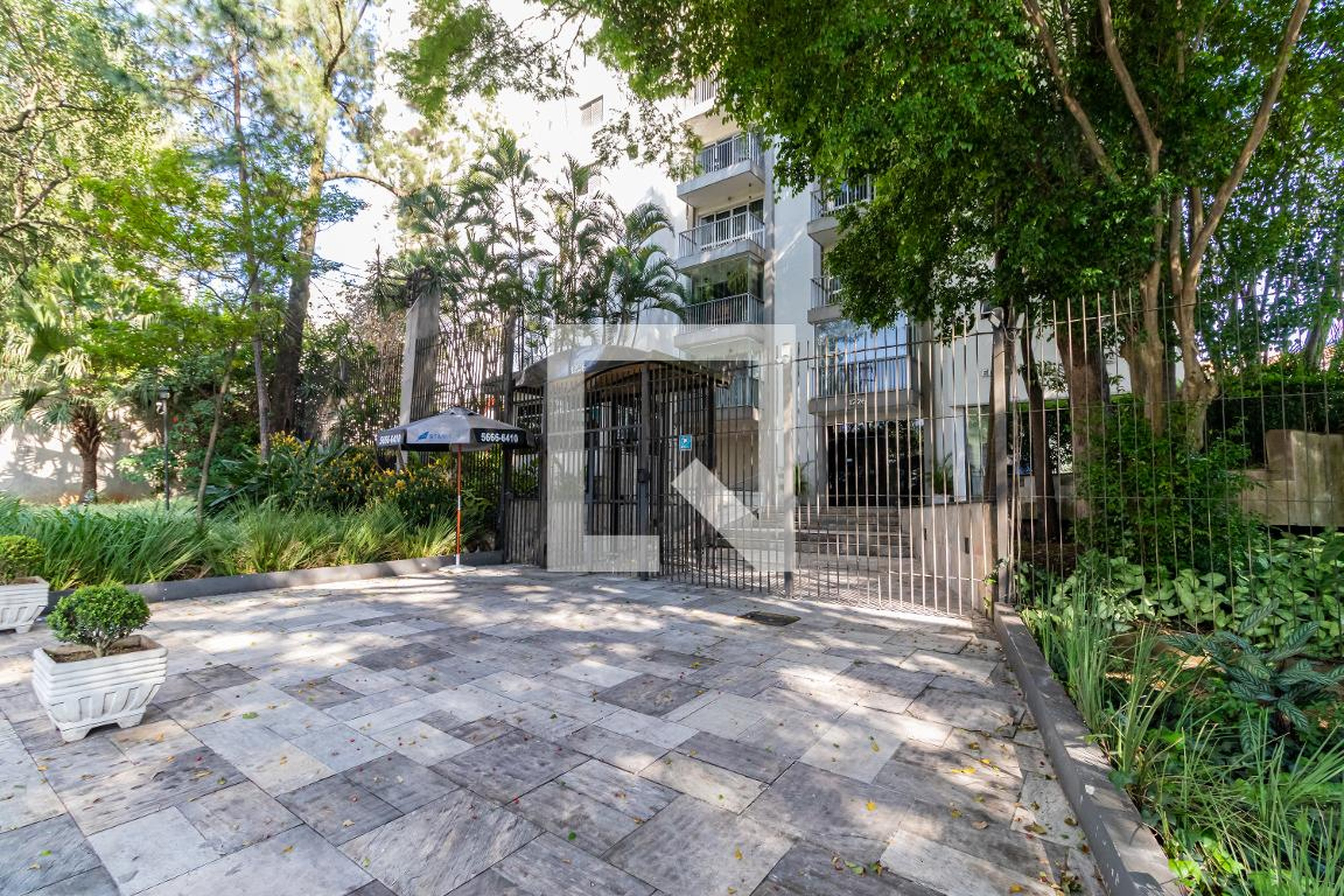 Fachada do Condomínio Edifício Buenos Aires