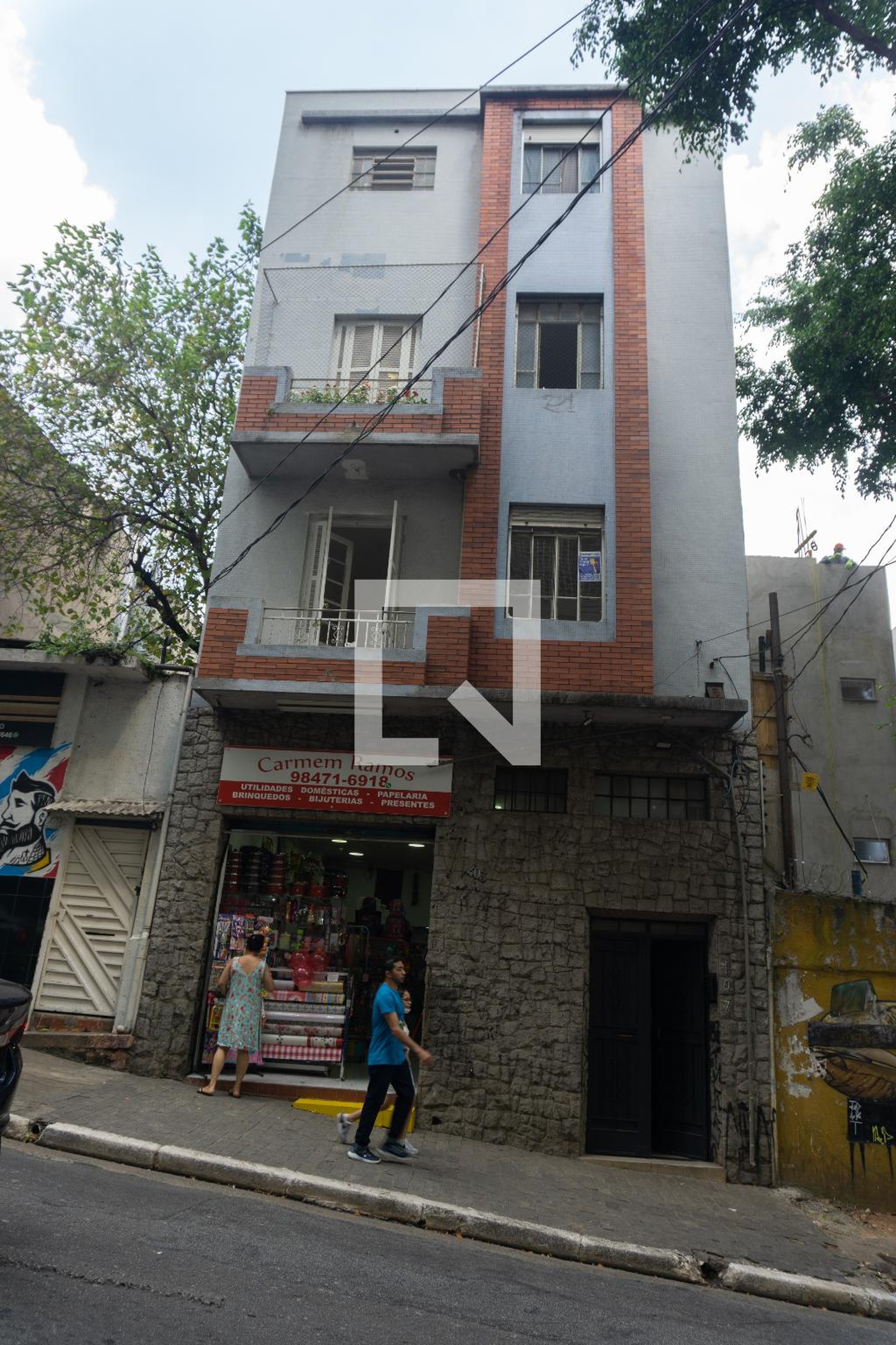 Fachada Condomínio em Rua Manoel Dutra, 407