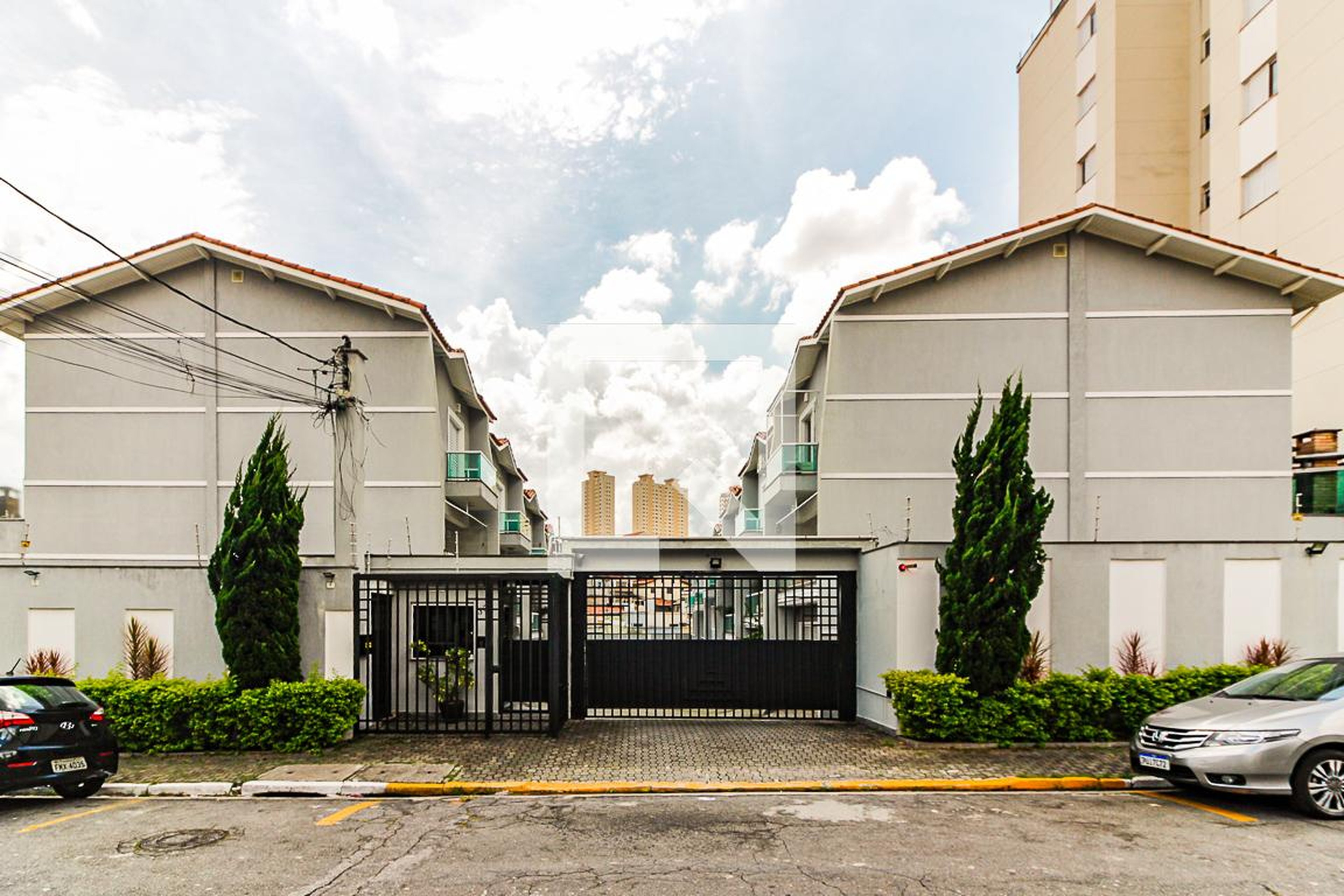 Fachada do Condomínio Condomínio em Rua Raul Dias, 330