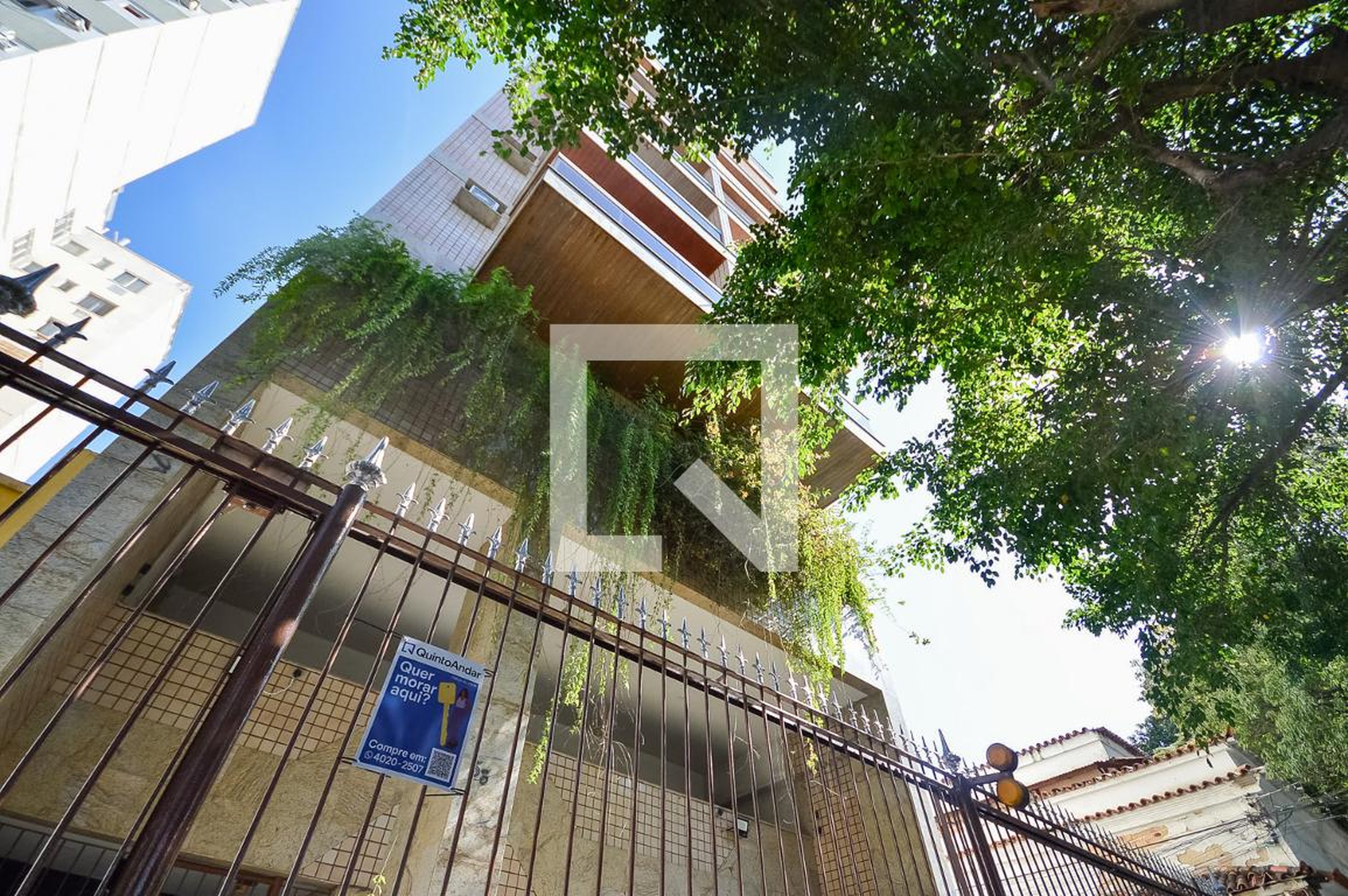 Fachada Edifício Brilhante