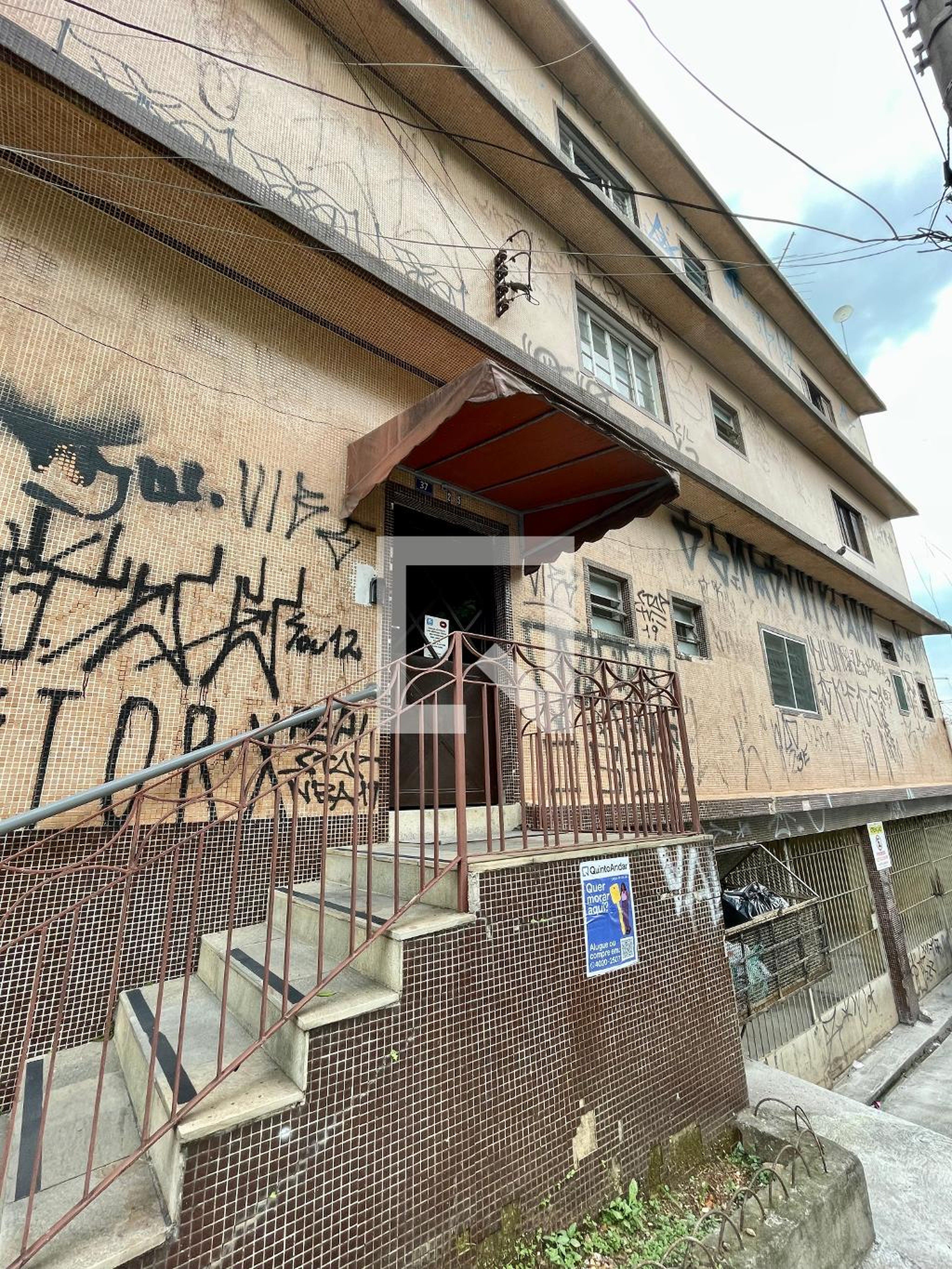 Fachada Condomínio em Rua Maria Tereza, 37