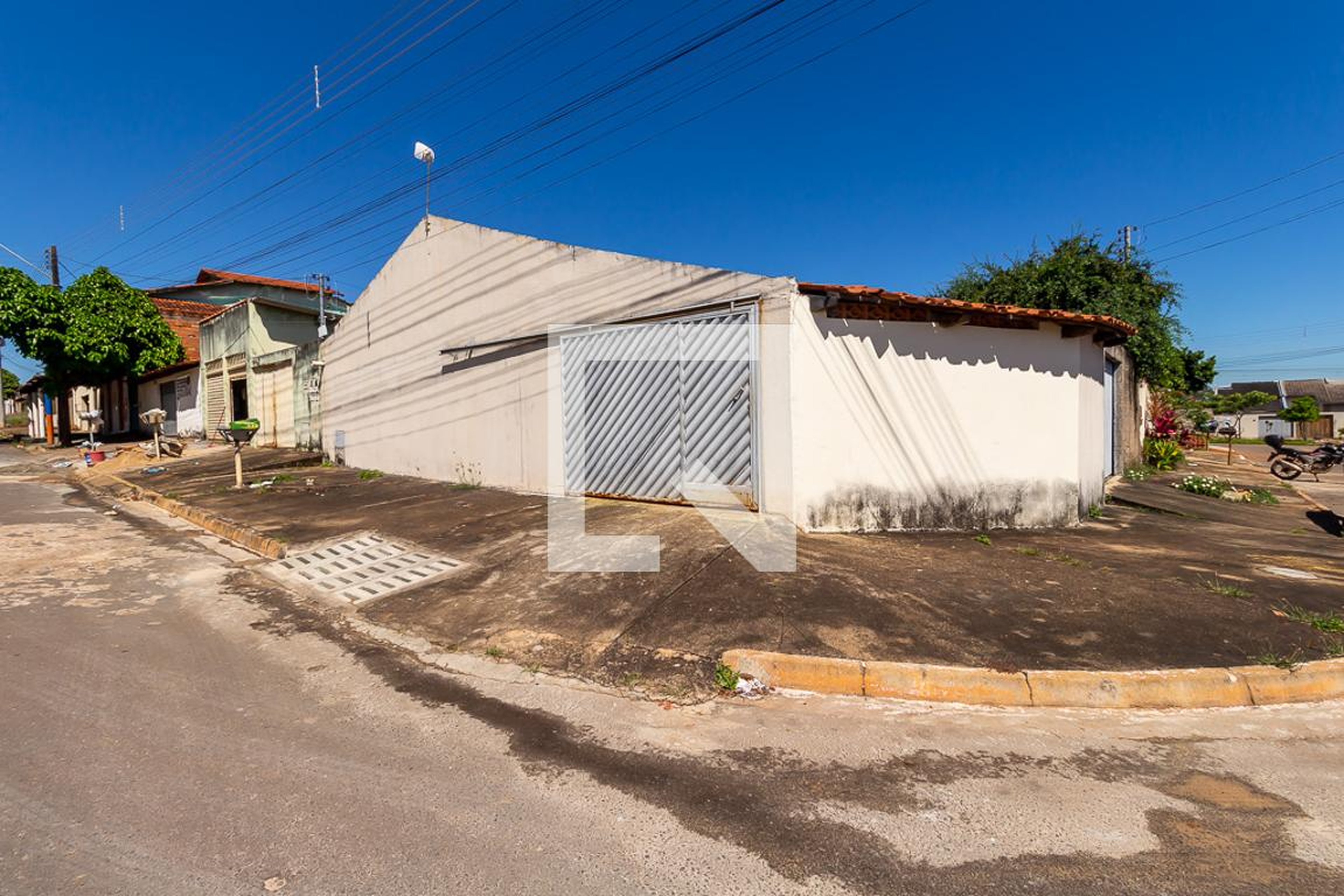 Fachada Condomínio em Rua Sb 2, 02