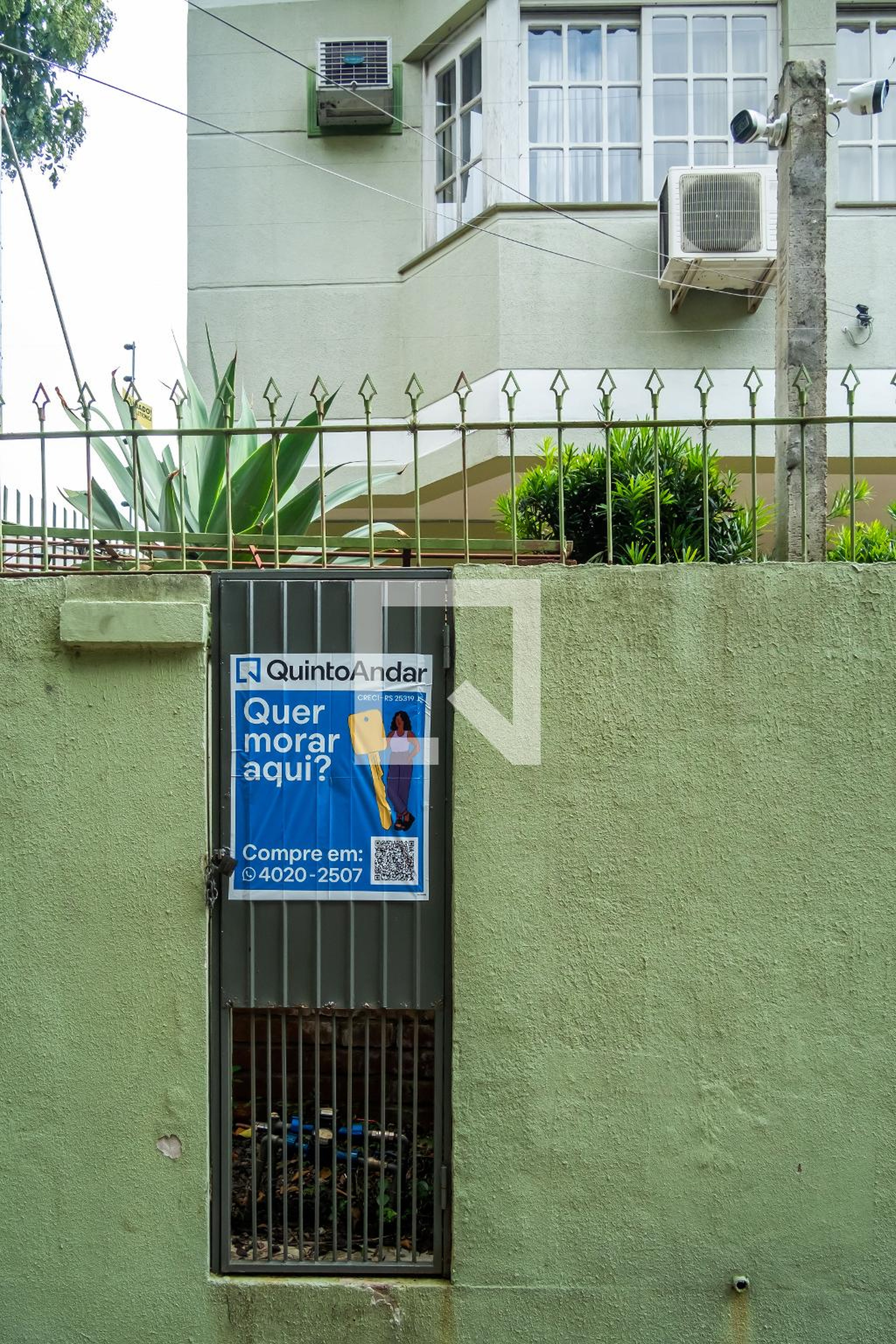 Fachada Condomínio em Rua Ladislau Neto, 474